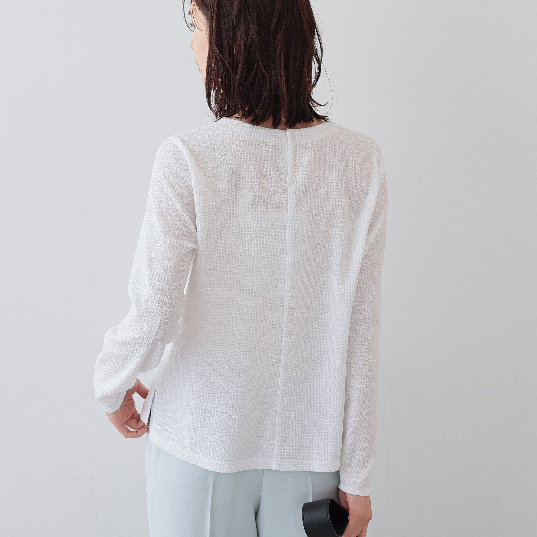 INDIVI「【洗える／凹凸素材】Vネックカットソートップス」|Tシャツ・カットソー|