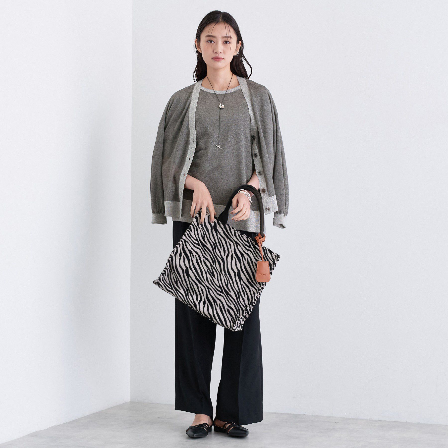 INDIVI「【程よいシアー素材/洗える】バイカラーラメカーディガン」|カーディガン|