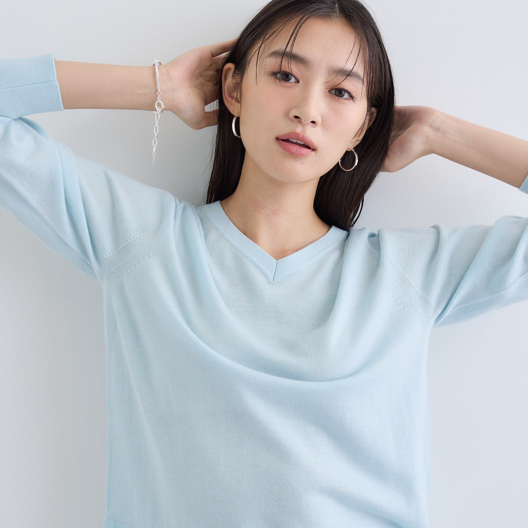 INDIVI「【洗える／毛玉になりにくい】エクストラファインウール Vネックニット」|ニット・セーター|サックスブルー(09