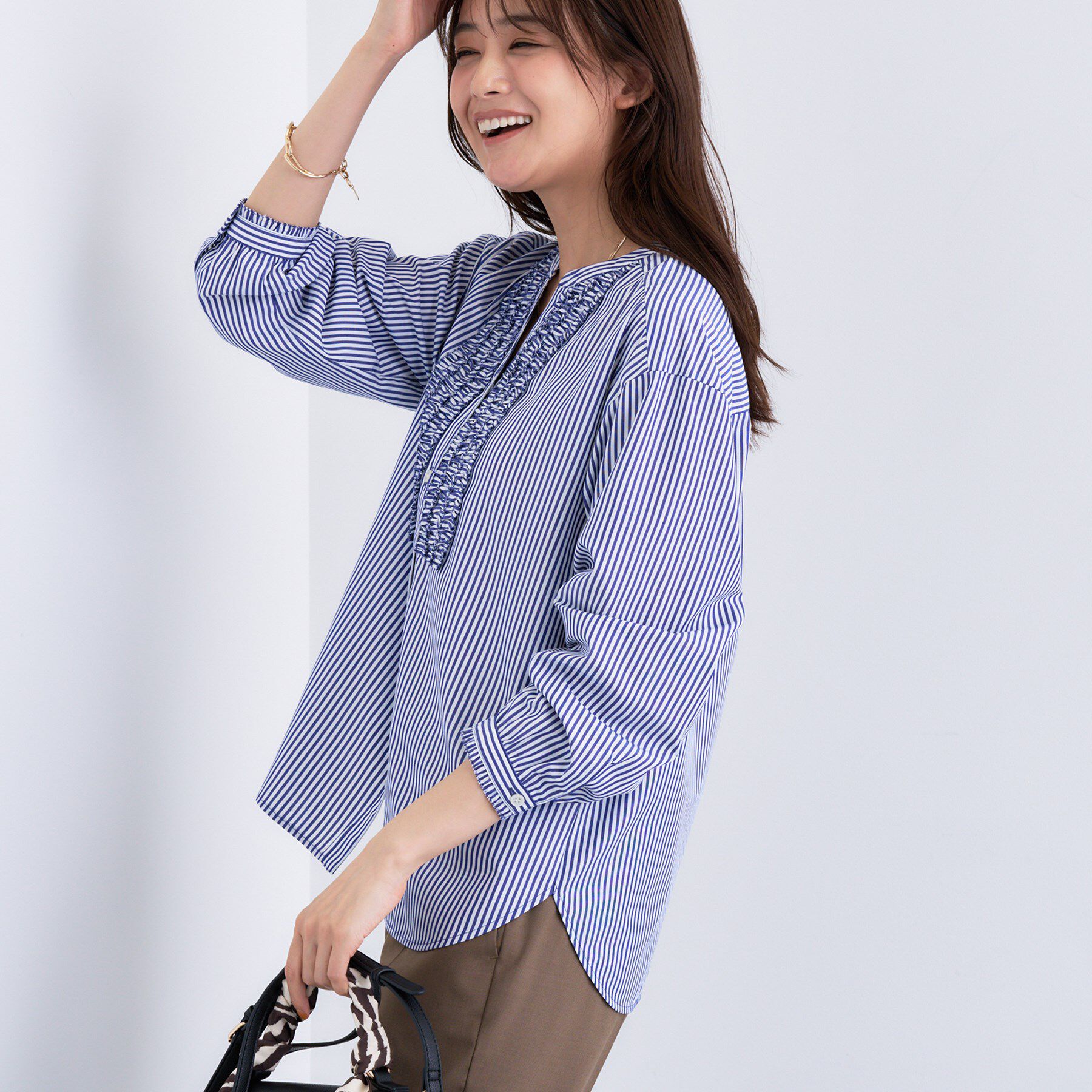 INDIVI「【洗える】胸元タックフリル長袖ブラウス」|シャツ・ブラウス|