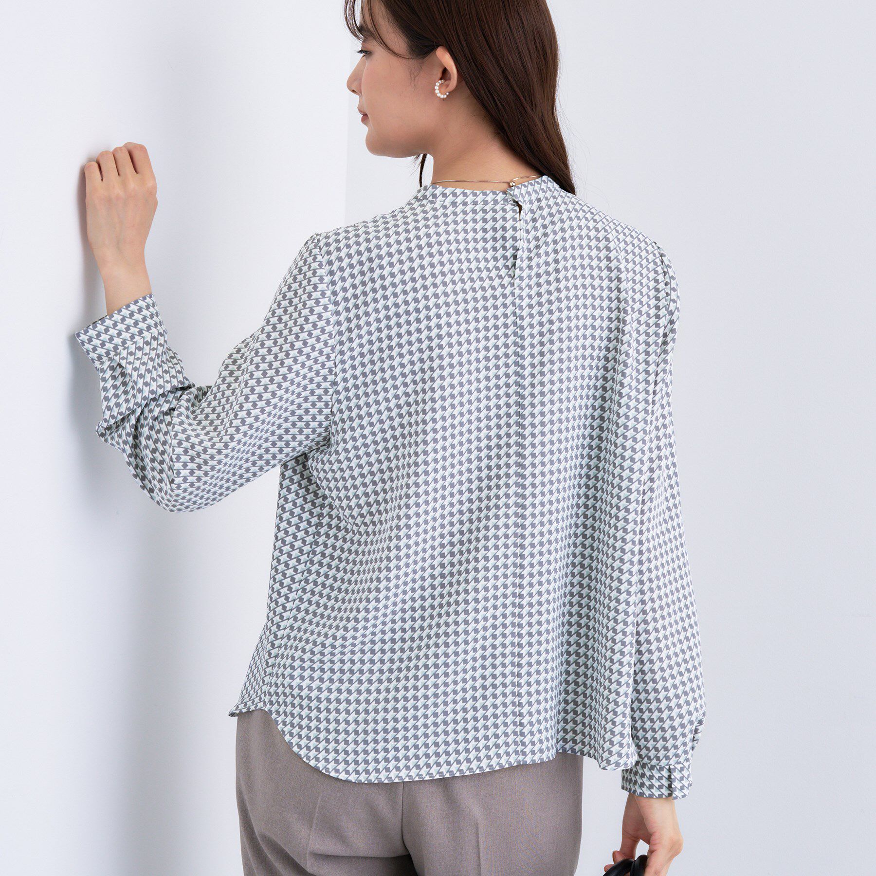 INDIVI「【通勤／オフィス】タックジョーゼットブラウス」|シャツ・ブラウス|