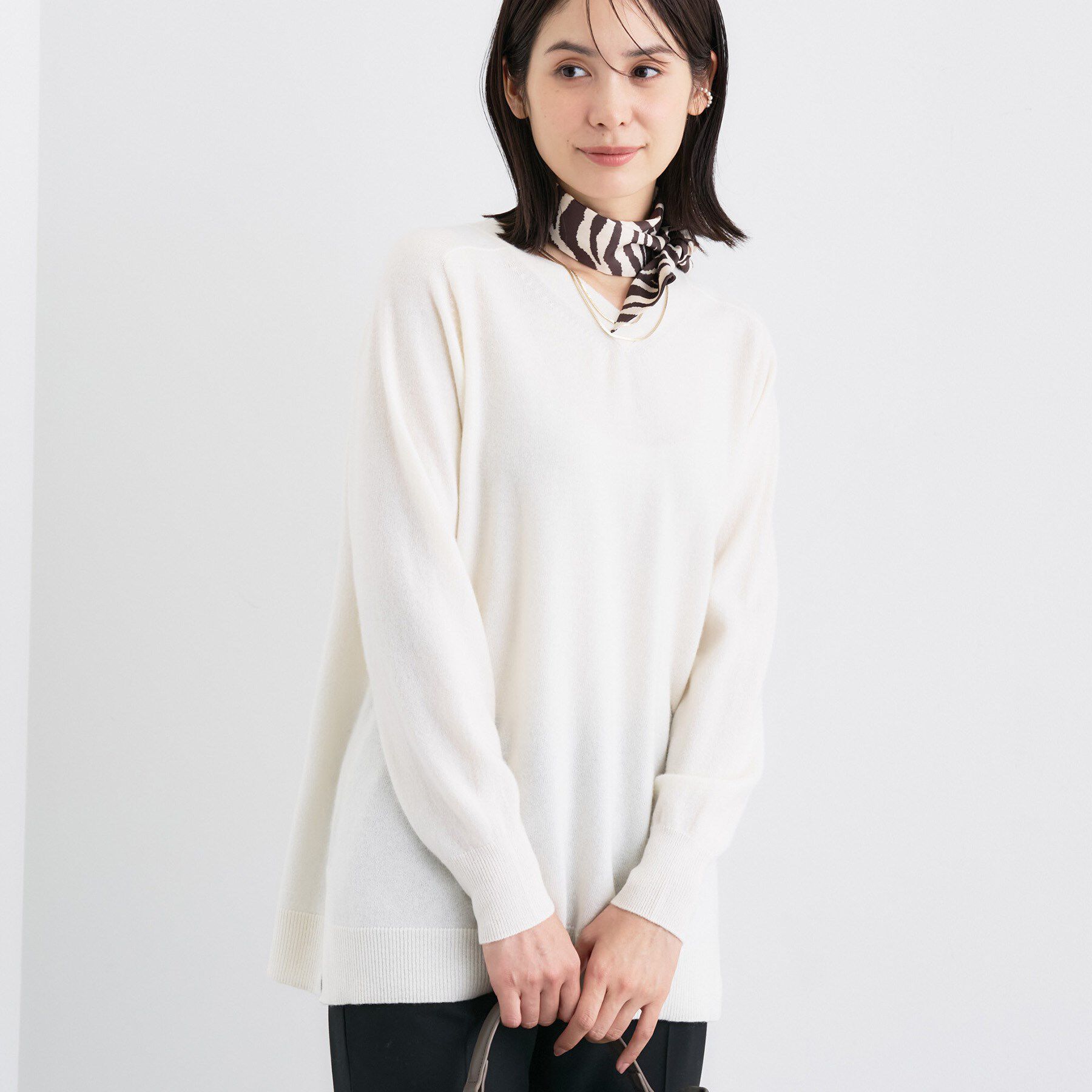 INDIVI「【洗える／チュニック丈／カシミヤ混】スリットデザインVネックニット」|ニット・セーター|