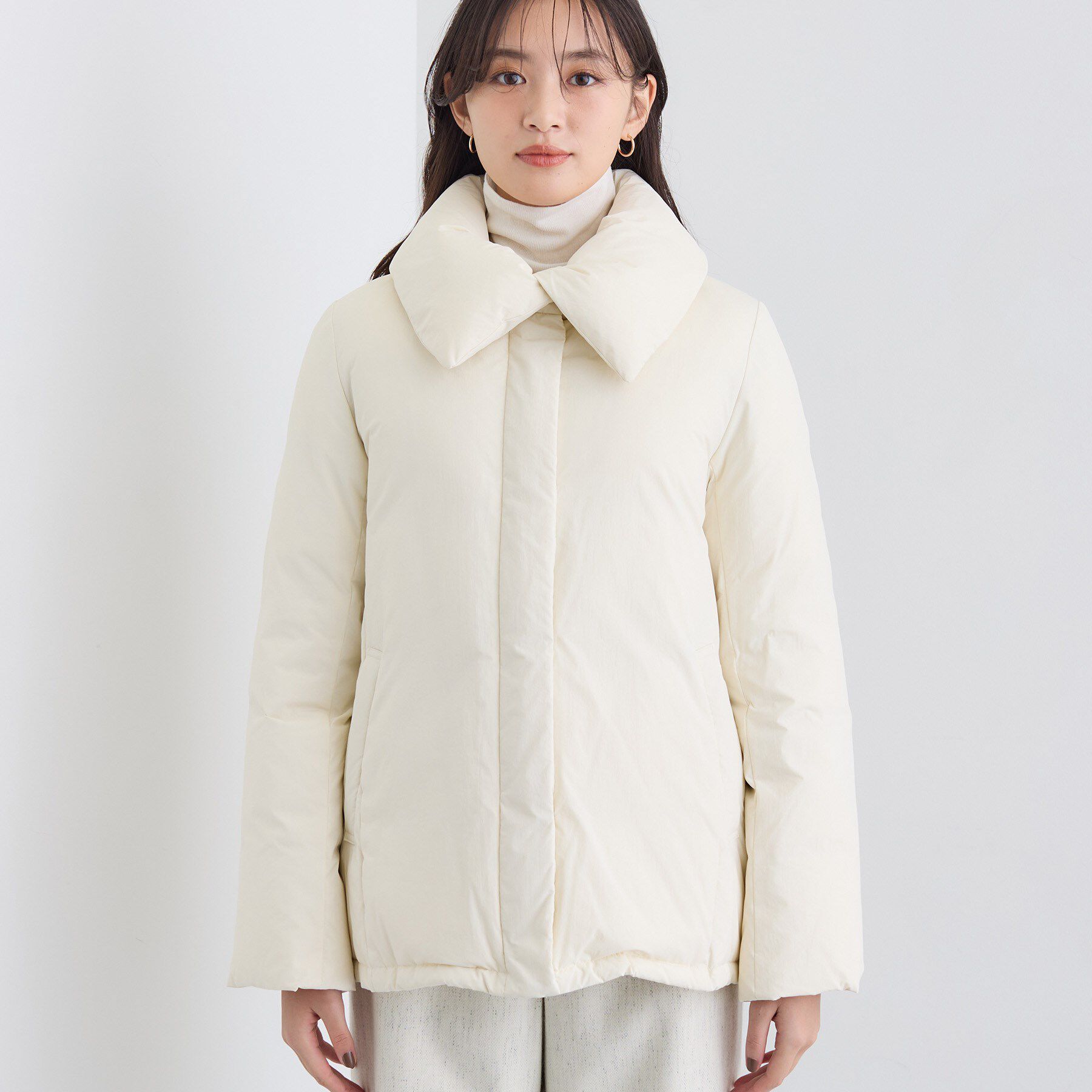 INDIVI「【撥水／洗える／デザイン衿】ステッチレス ショートダウンコート」|ダウン|