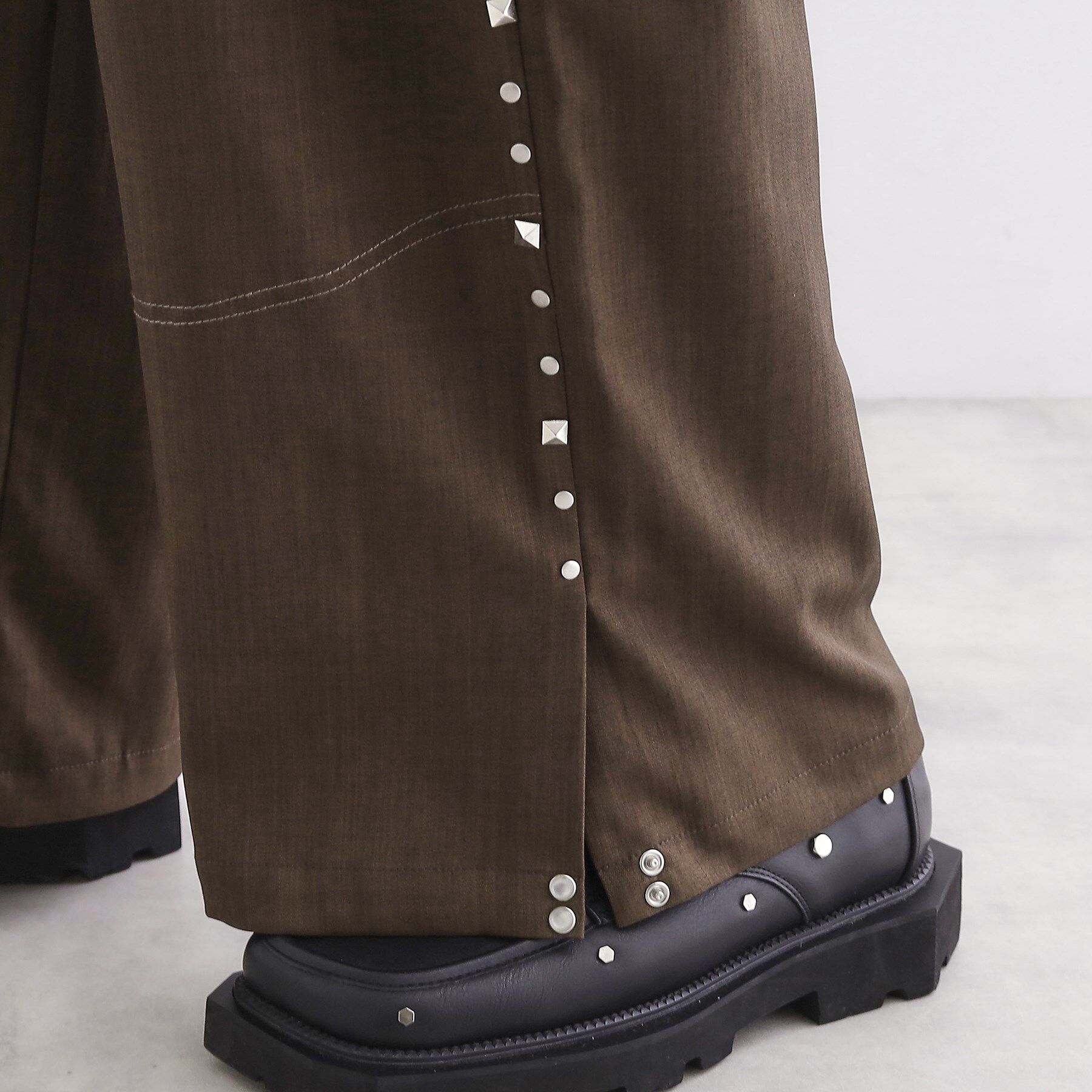 tk.TAKEO KIKUCHI「スタッズスラックス」|その他|