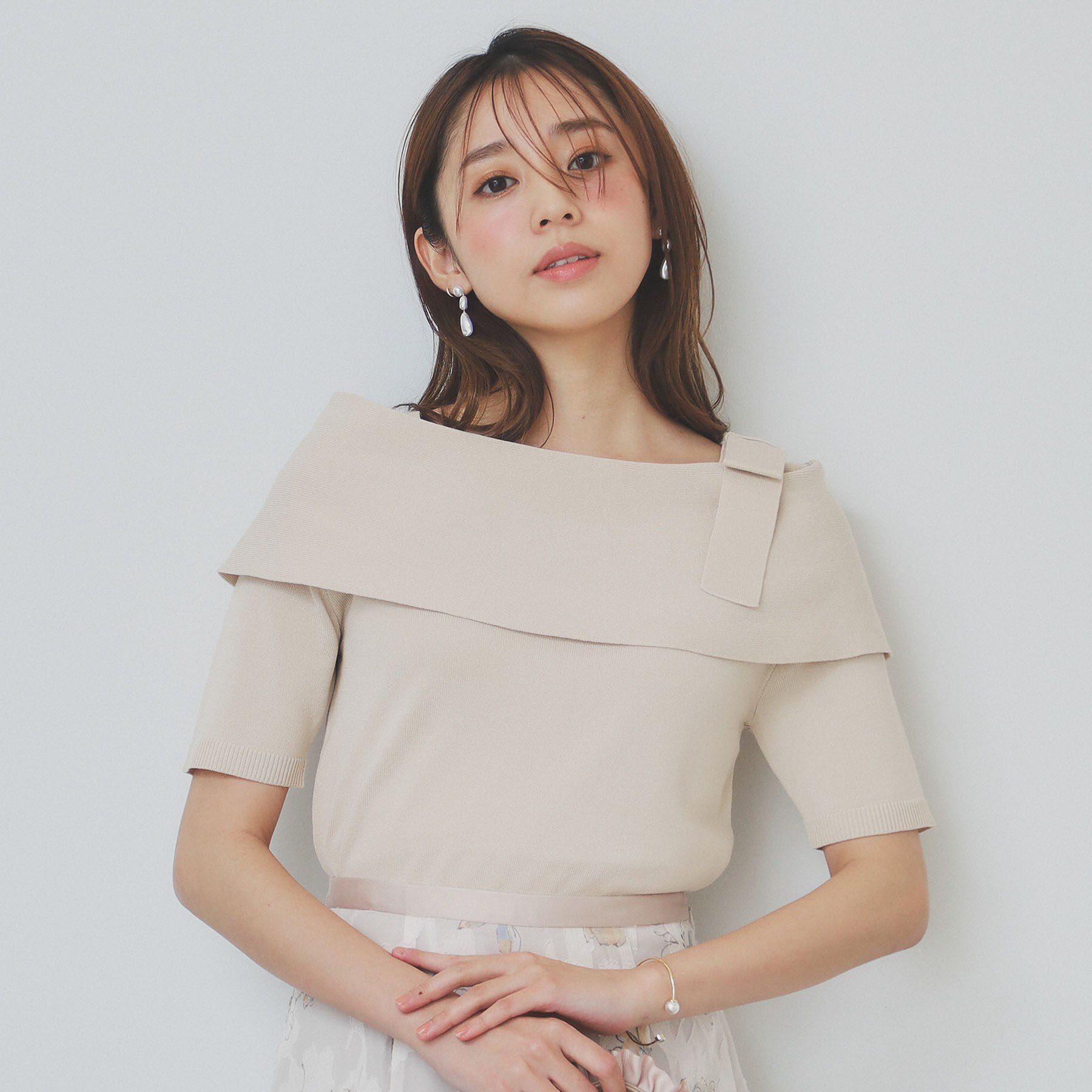 index「アシメリボンオフショルニット【洗濯機洗い可】」|ニット・セーター|グレージュ(050)