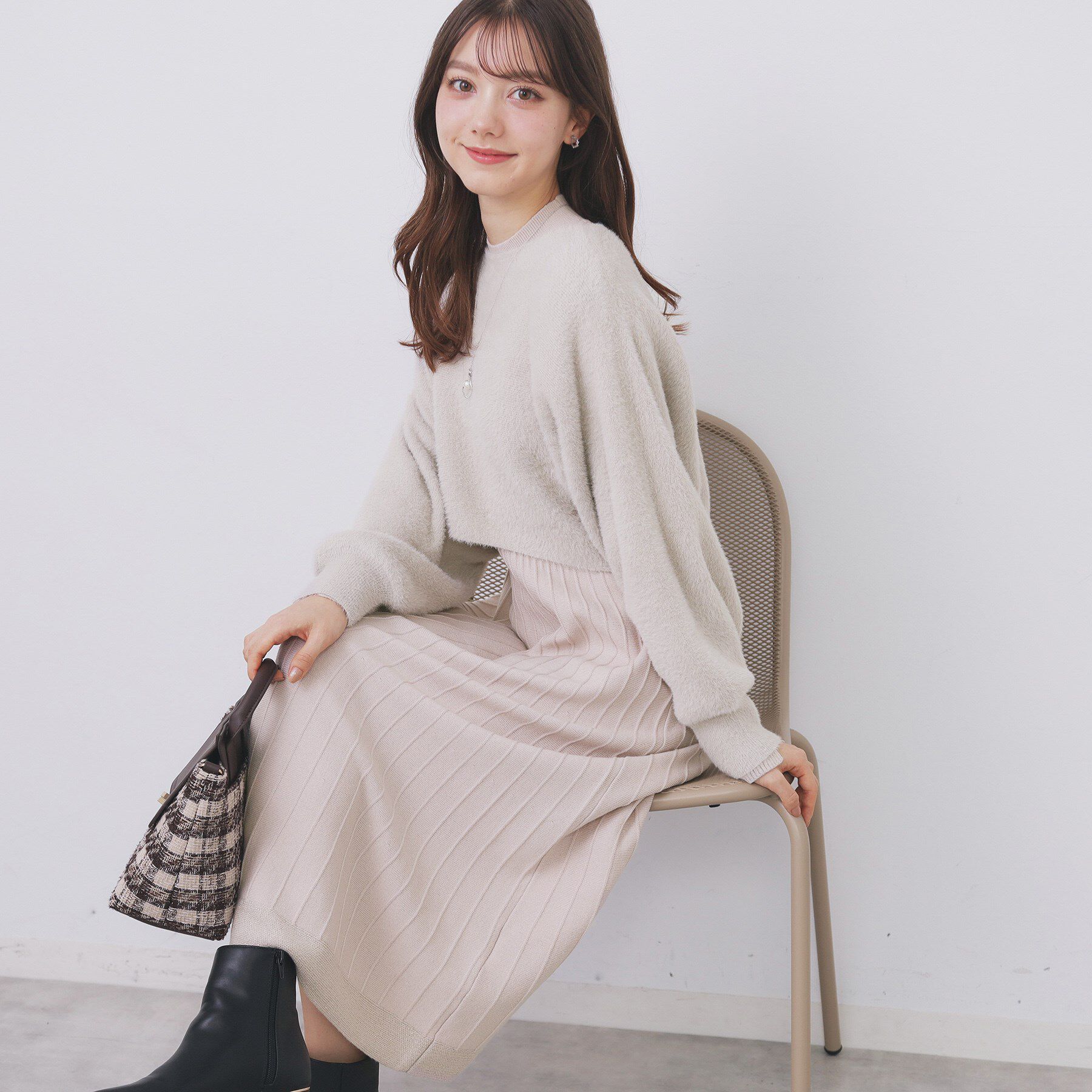 index「ラメフェザープルオーバーセット ニットワンピース【洗濯機OK】《XS～LL》」|スーツ|グレージュ(050)