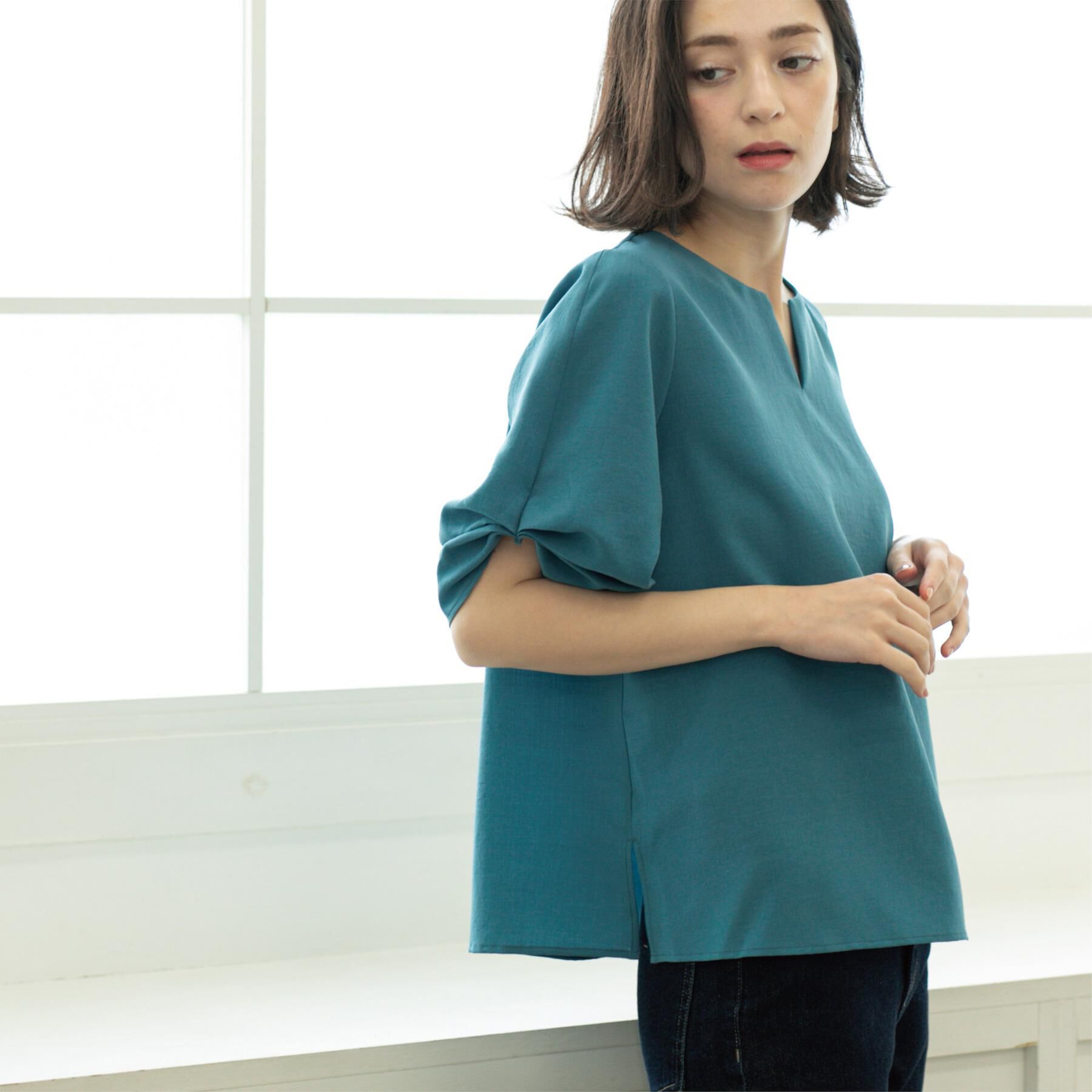 OPAQUE.CLIP「リネンライクキーネックタックスリーブブラウス【洗濯機洗い可/吸水速乾/接触冷感】」|シャツ・ブラウス|