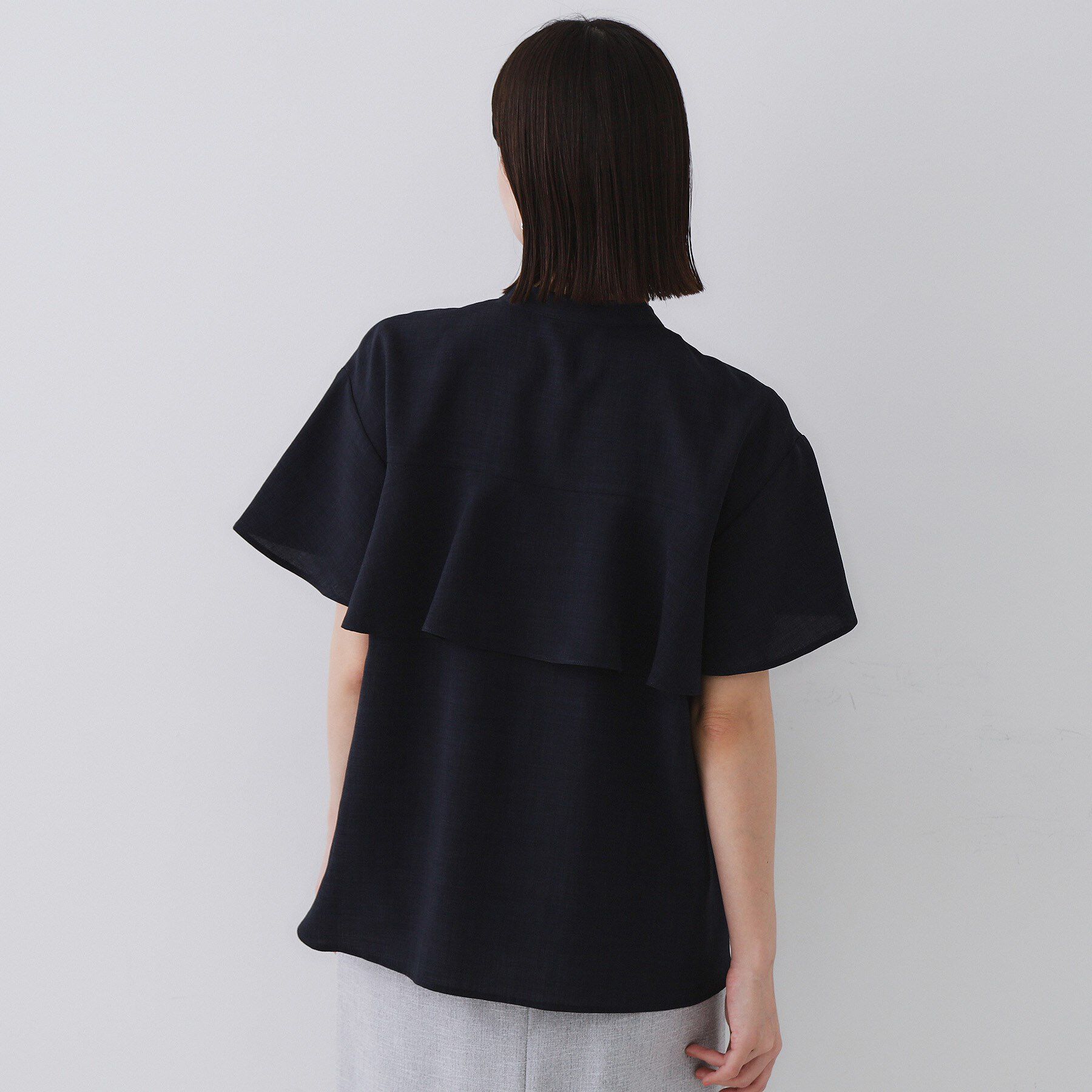 OPAQUE.CLIP「バックフリルバンドカラーブラウス【洗濯機洗い可/吸水速乾/接触冷感】」|シャツ・ブラウス|