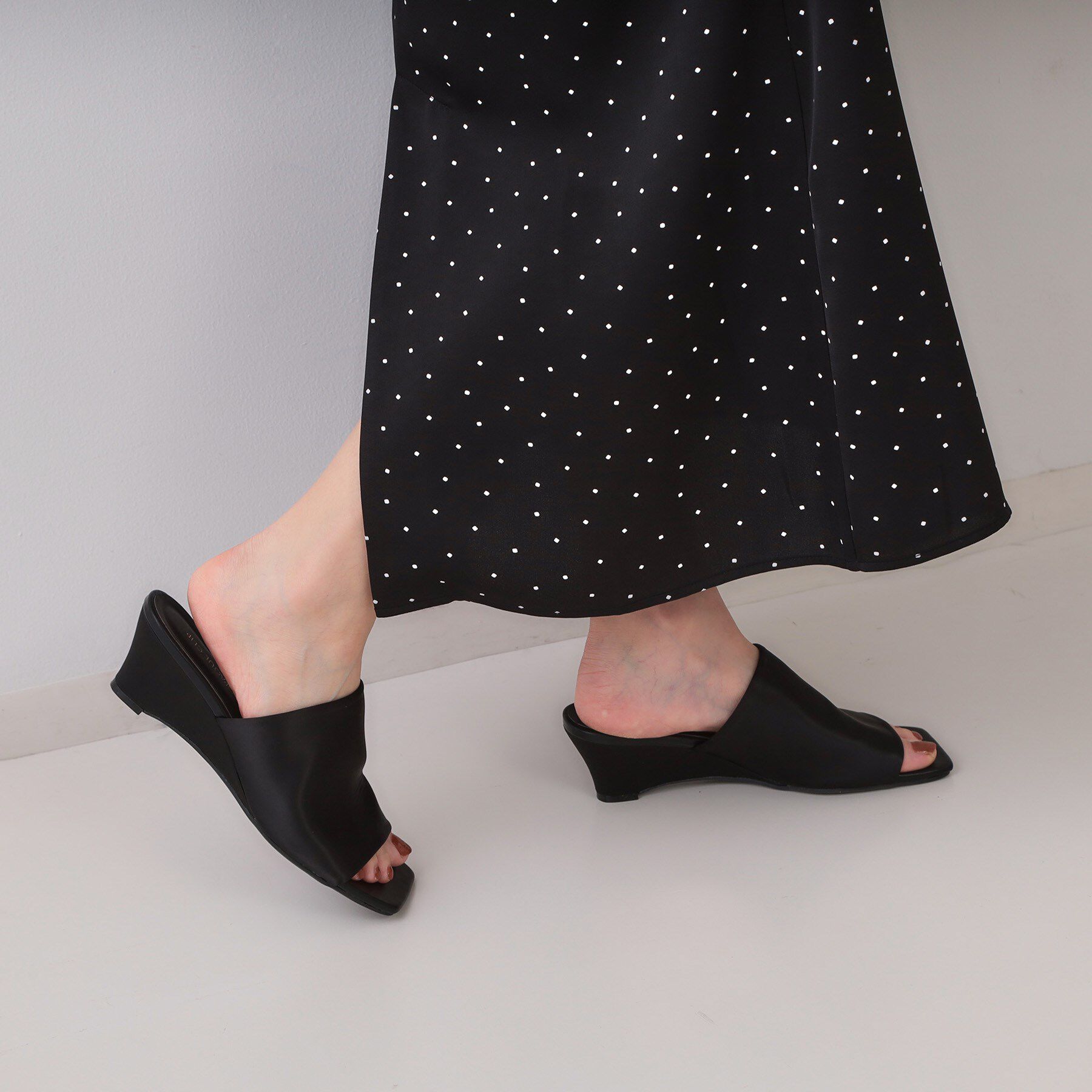 OPAQUE.CLIP「スクエアトゥミュールサンダル」|サンダル|