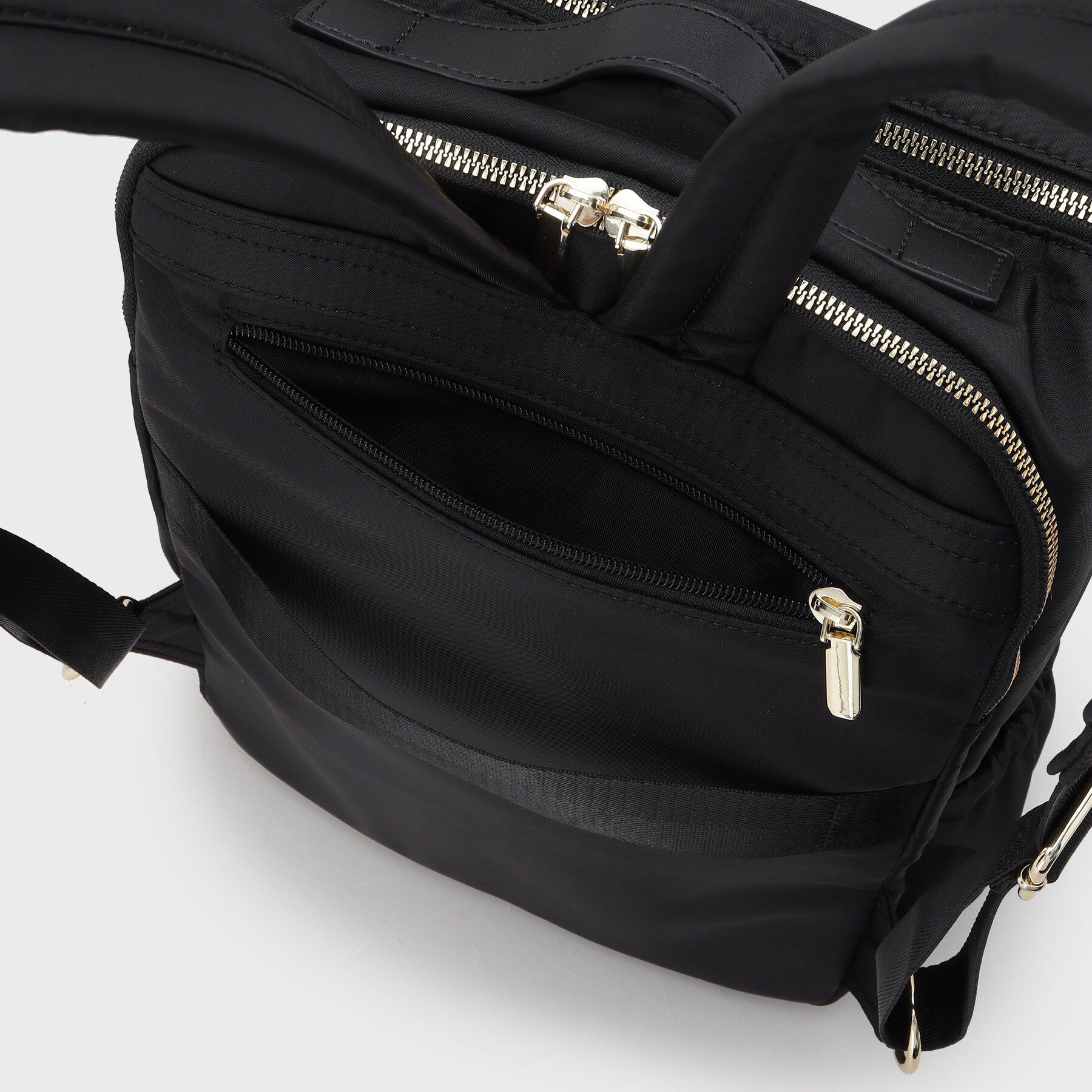 OPAQUE.CLIP「【マルチポケット/PC収納可能】ナイロンスクエアリュックサック」|リュック|