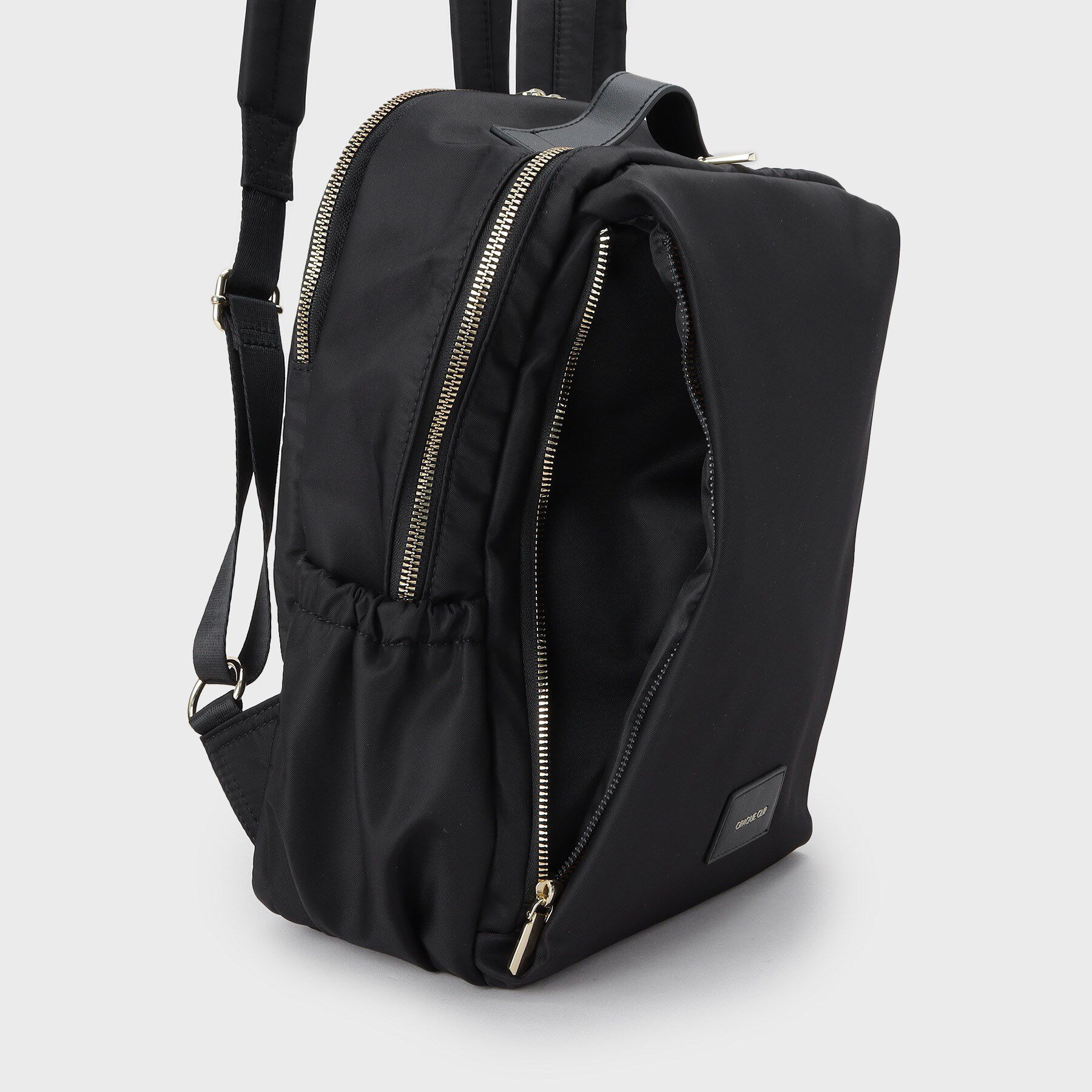 OPAQUE.CLIP「【マルチポケット/PC収納可能】ナイロンスクエアリュックサック」|リュック|