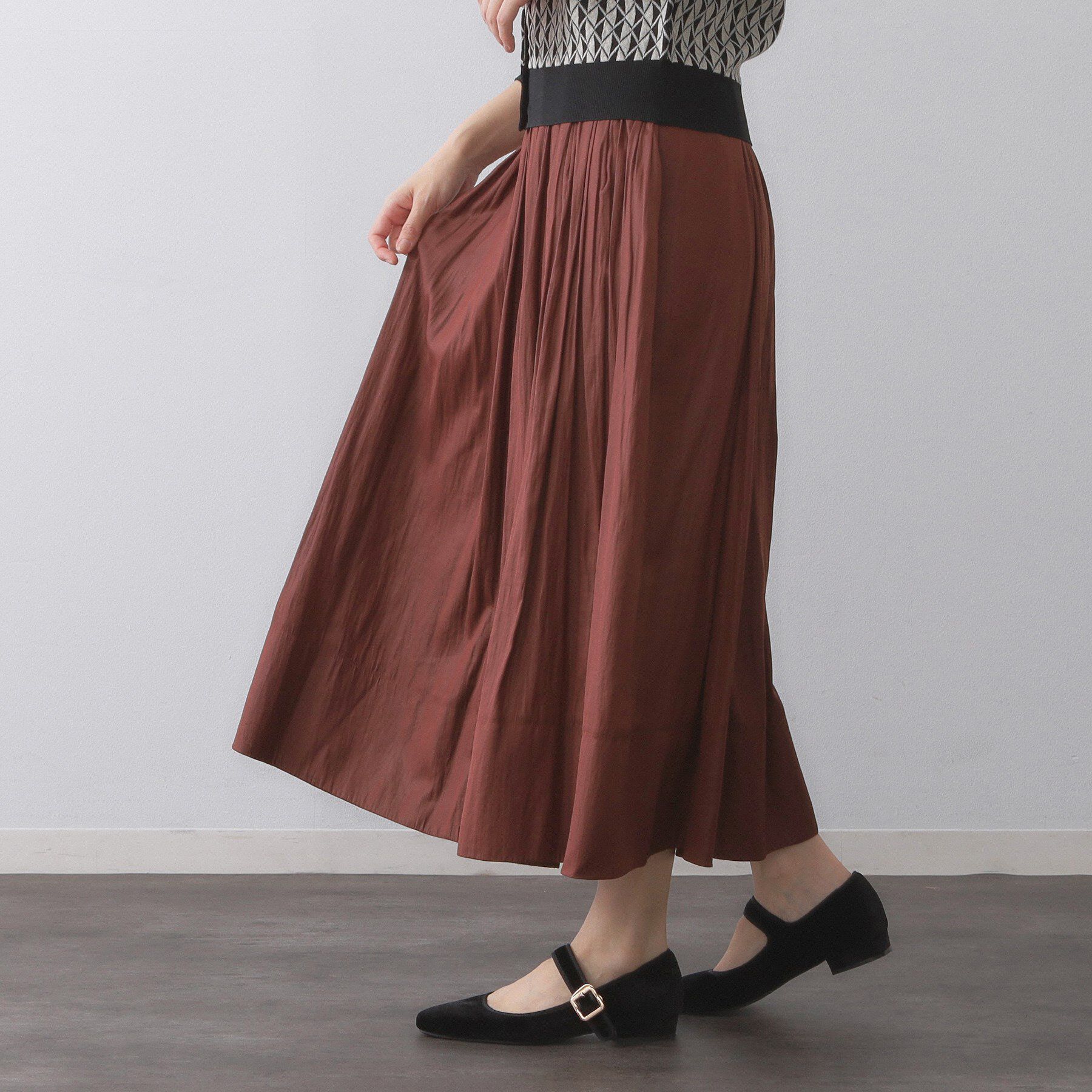 OPAQUE.CLIP「レザーライクタックフレアスカート【洗濯機洗い可】」|スカート|