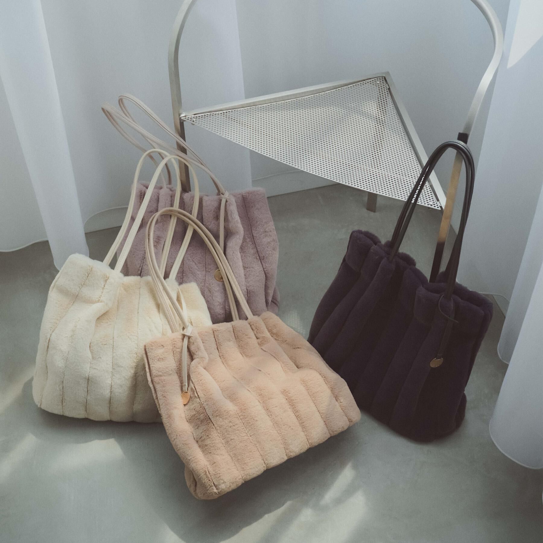 OPAQUE.CLIP「【A4サイズ対応／マチ付き】ストライプフェイクファートートバッグ」|トートバッグ|