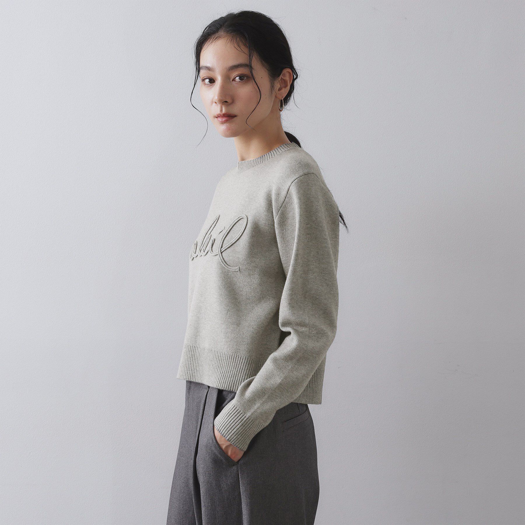 OPAQUE.CLIP「チェーン刺繍ロゴニット【洗濯機OK】」|ニット・セーター|