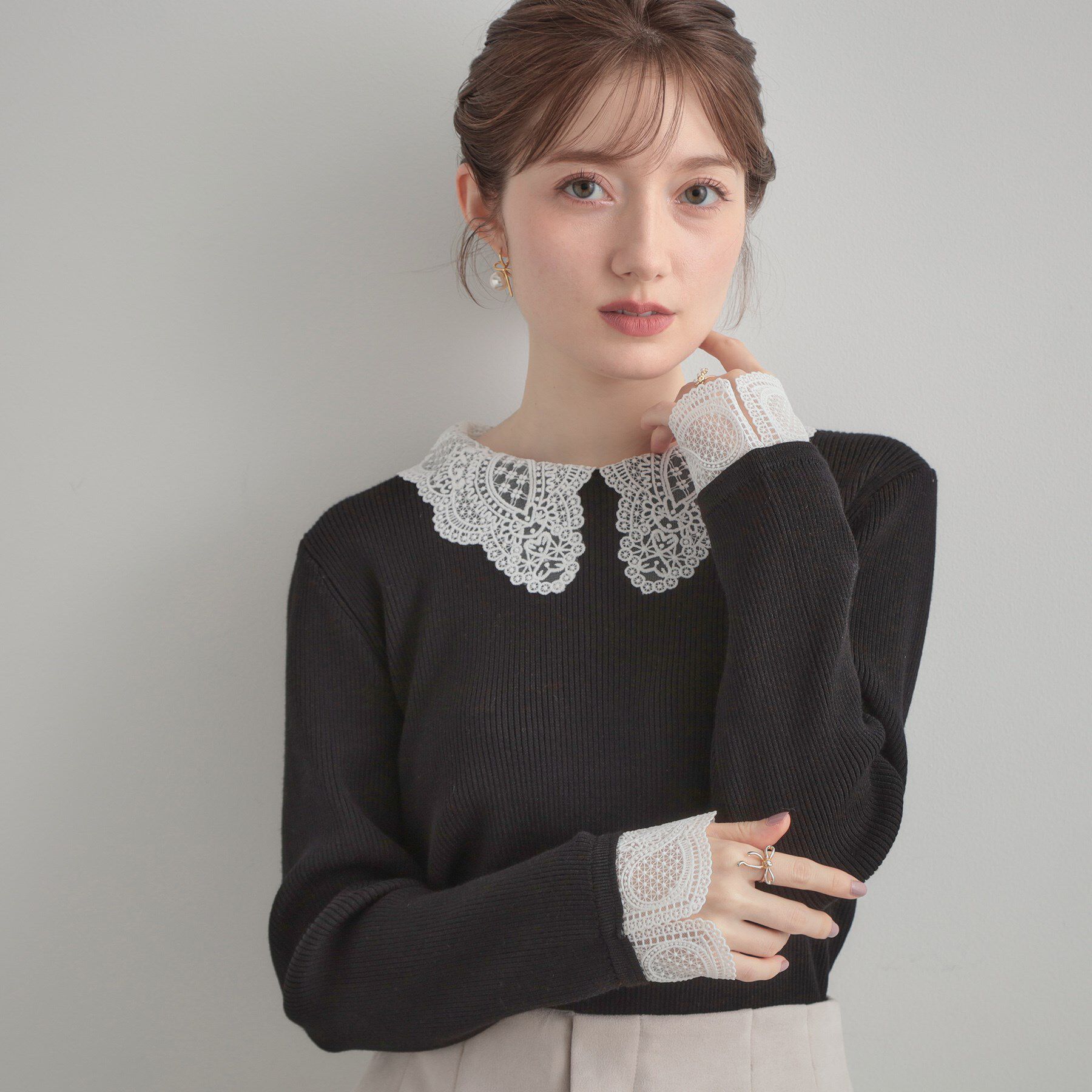 Couture broach「【着映え・フェミニン・通勤】レース衿カフス付きリブニット」|ニット・セーター|