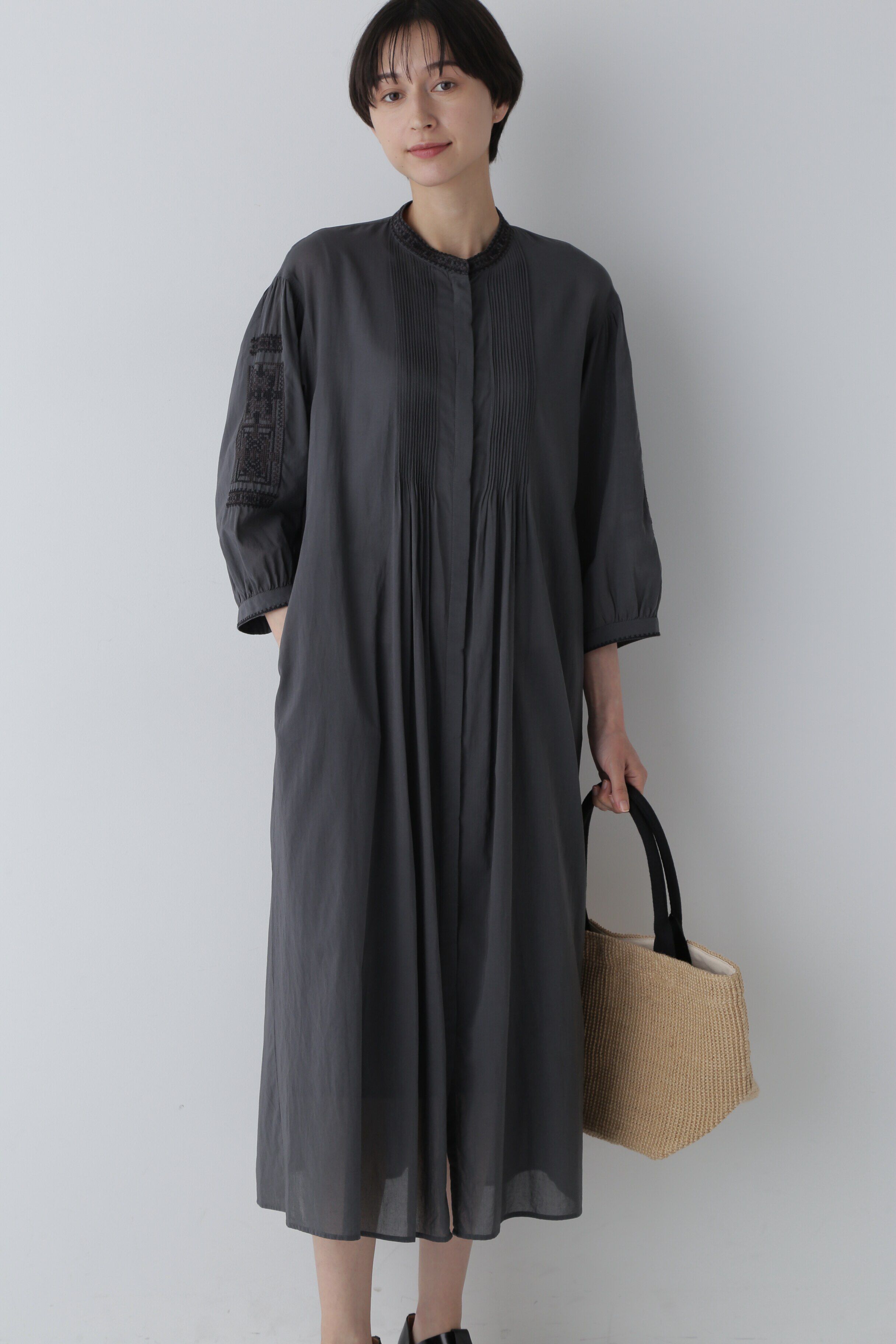  「◆インド刺繍コットンボイルワンピース」|ワンピース|チャコール1