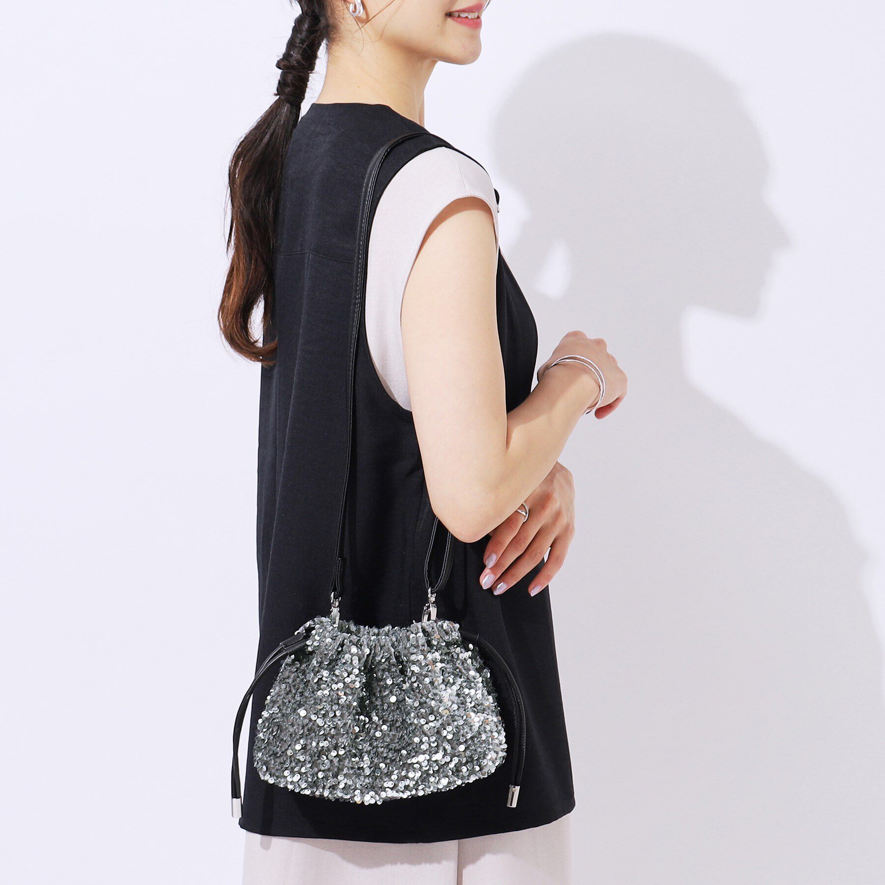 SHOO･LA･RUE「【スパンコール／シャイニー】アソート巾着ショルダーバッグ」|ショルダー・メッセンジャー|