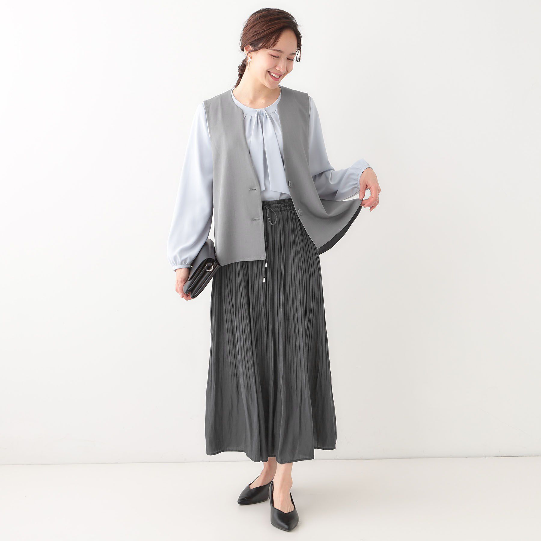 SHOO･LA･RUE「【高レビュー】広がり過ぎずすっきりと サテンプリーツスカート」|スカート|