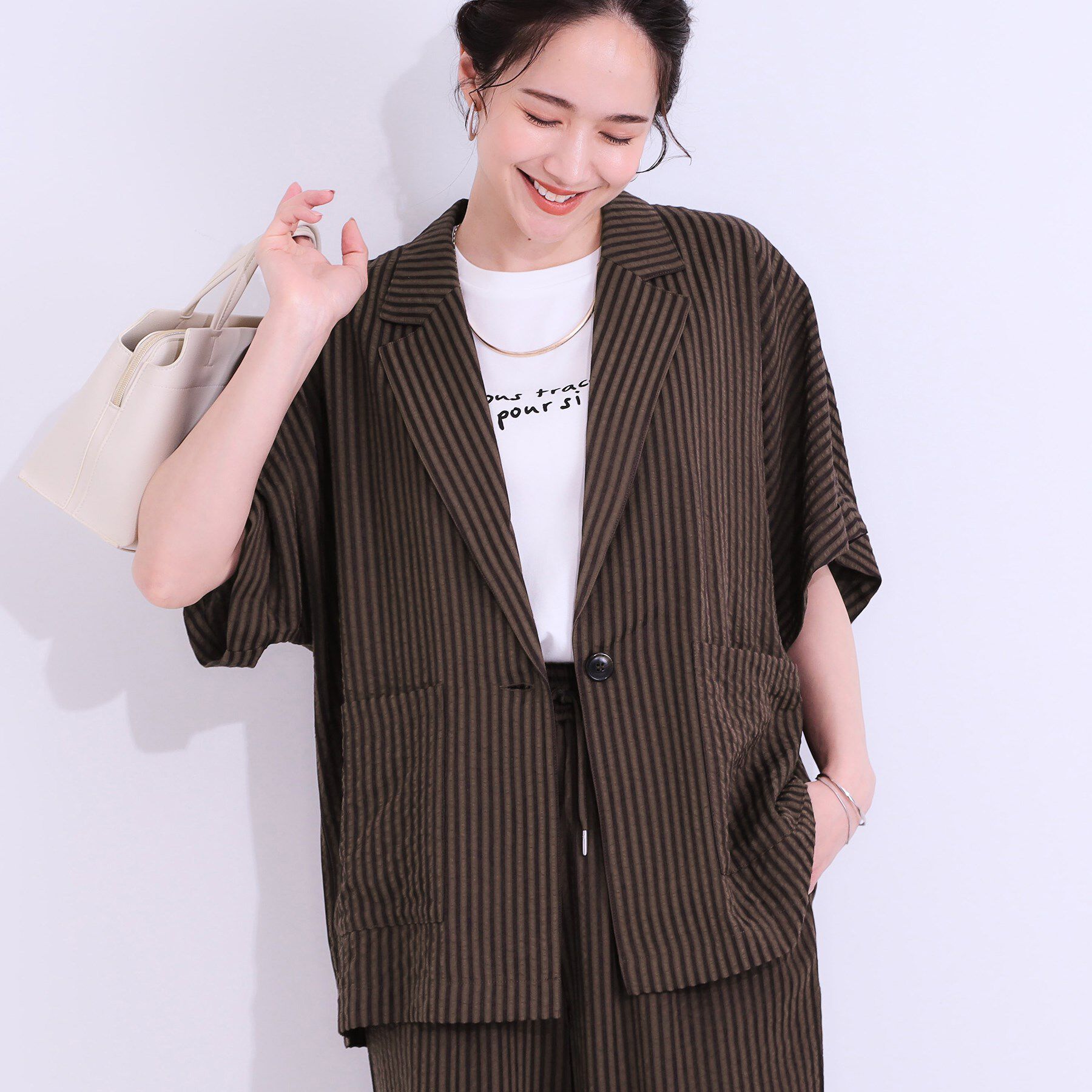 SHOO･LA･RUE「【セットアップ可能/ひんやり/吸水速乾】サッカーストライプ テーラードカラーシャツジャケット」|テーラードジャケット|ブラウン(344)