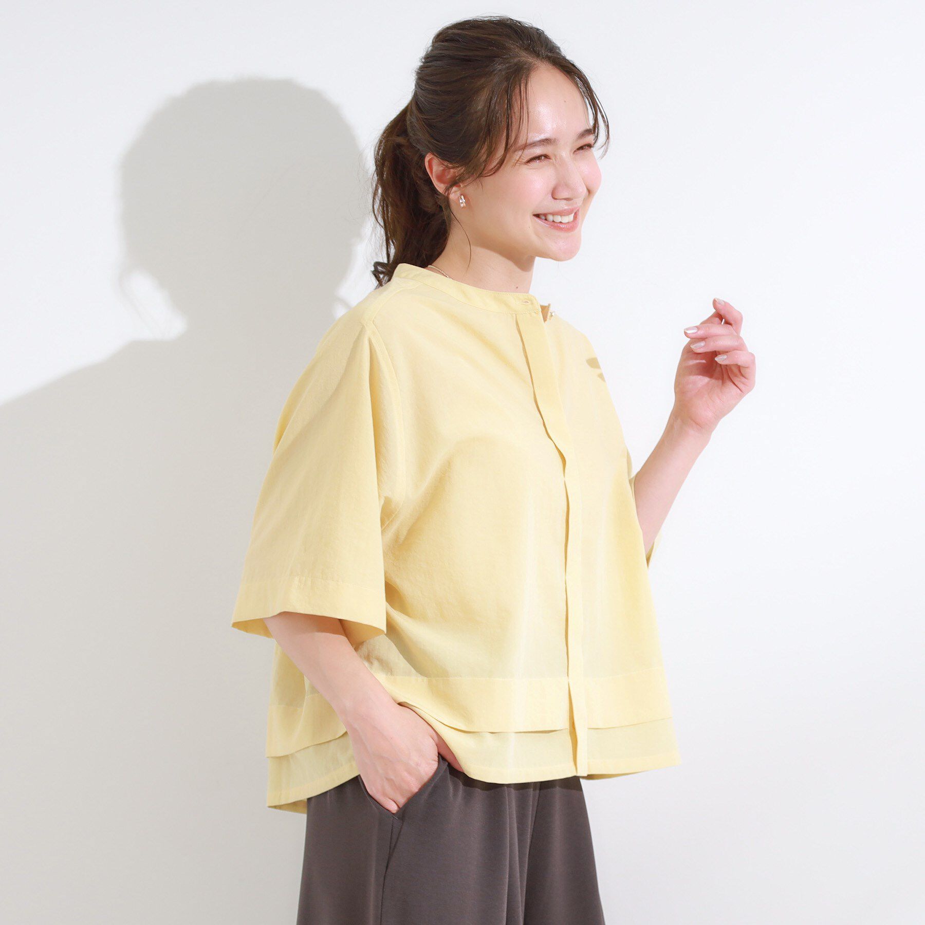 SHOO･LA･RUE「【洗濯後しわになりにくい/UV/吸水速乾】大人きれいな バンドカラーシャツ」|シャツ・ブラウス|