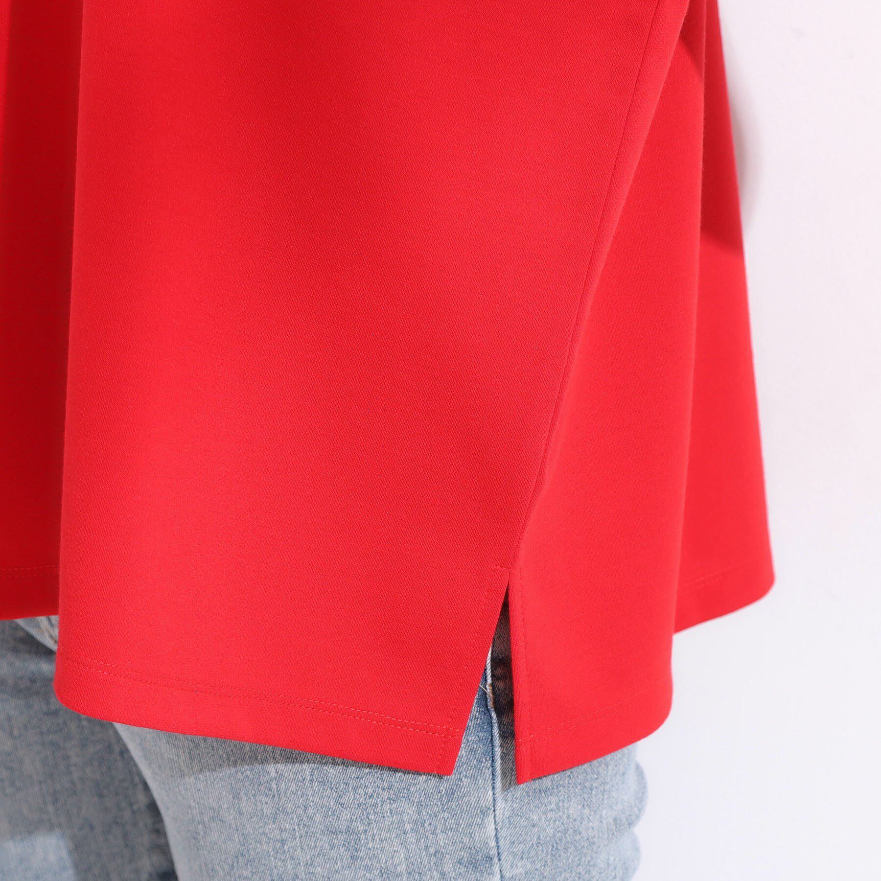 SHOO･LA･RUE「【洗える】Vネックですっきり見え ロゴトップス」|Tシャツ・カットソー|