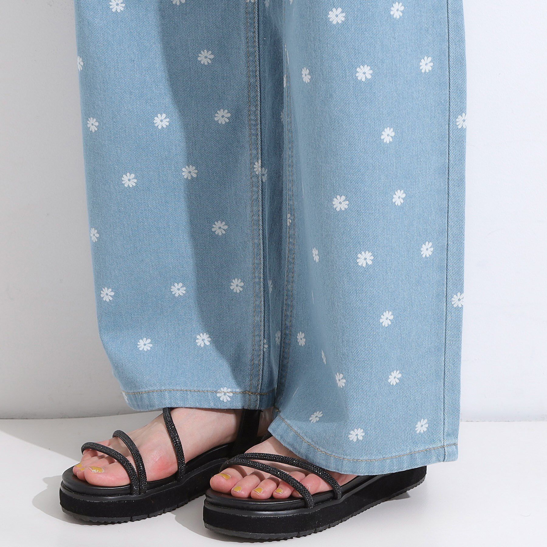 SHOO･LA･RUE「【S-LL】周りと差がつく デイジー柄デニムワイドパンツ」|デニム|