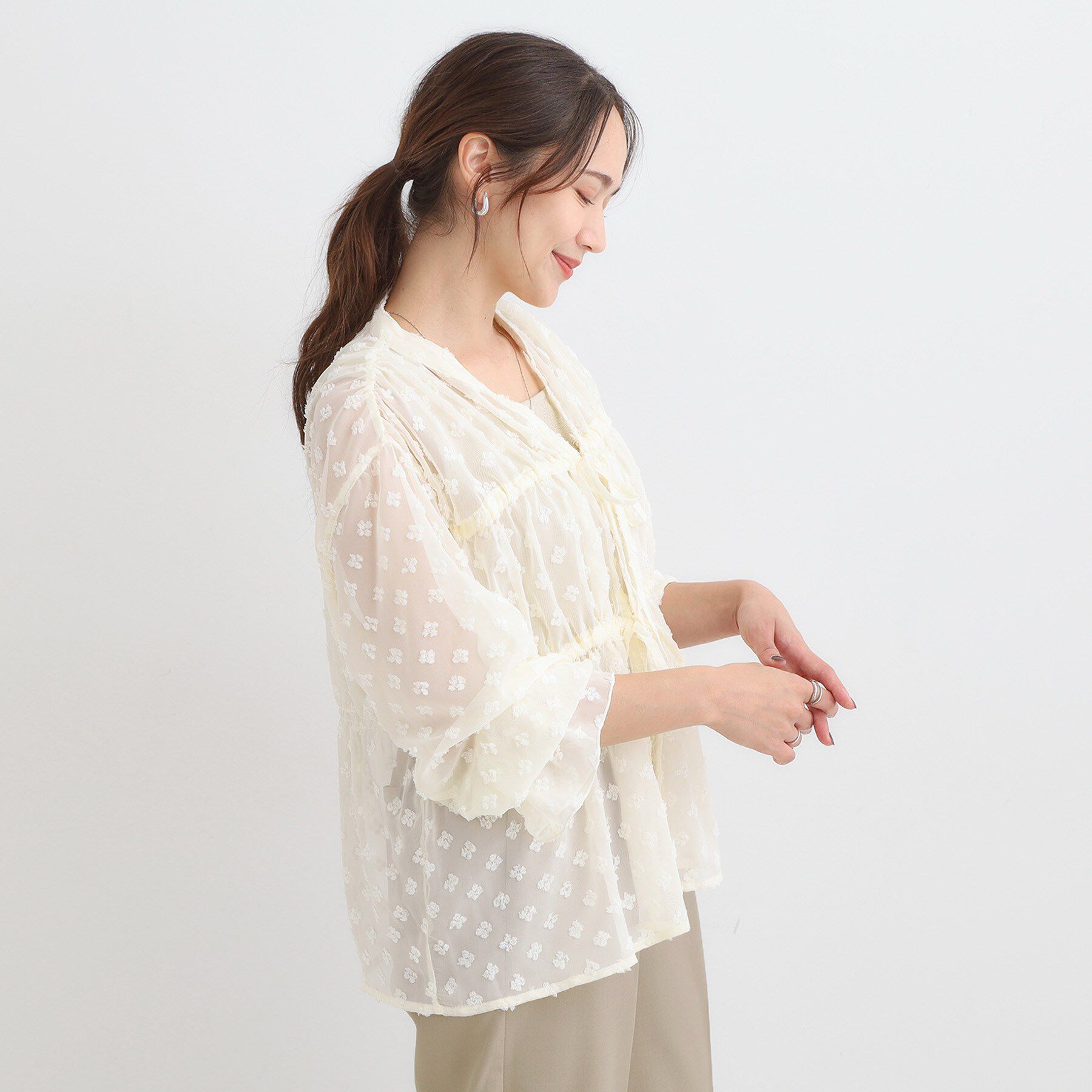 SHOO･LA･RUE「華やかにさをプラスする シアードビー シャーリングブラウス」|シャツ・ブラウス|