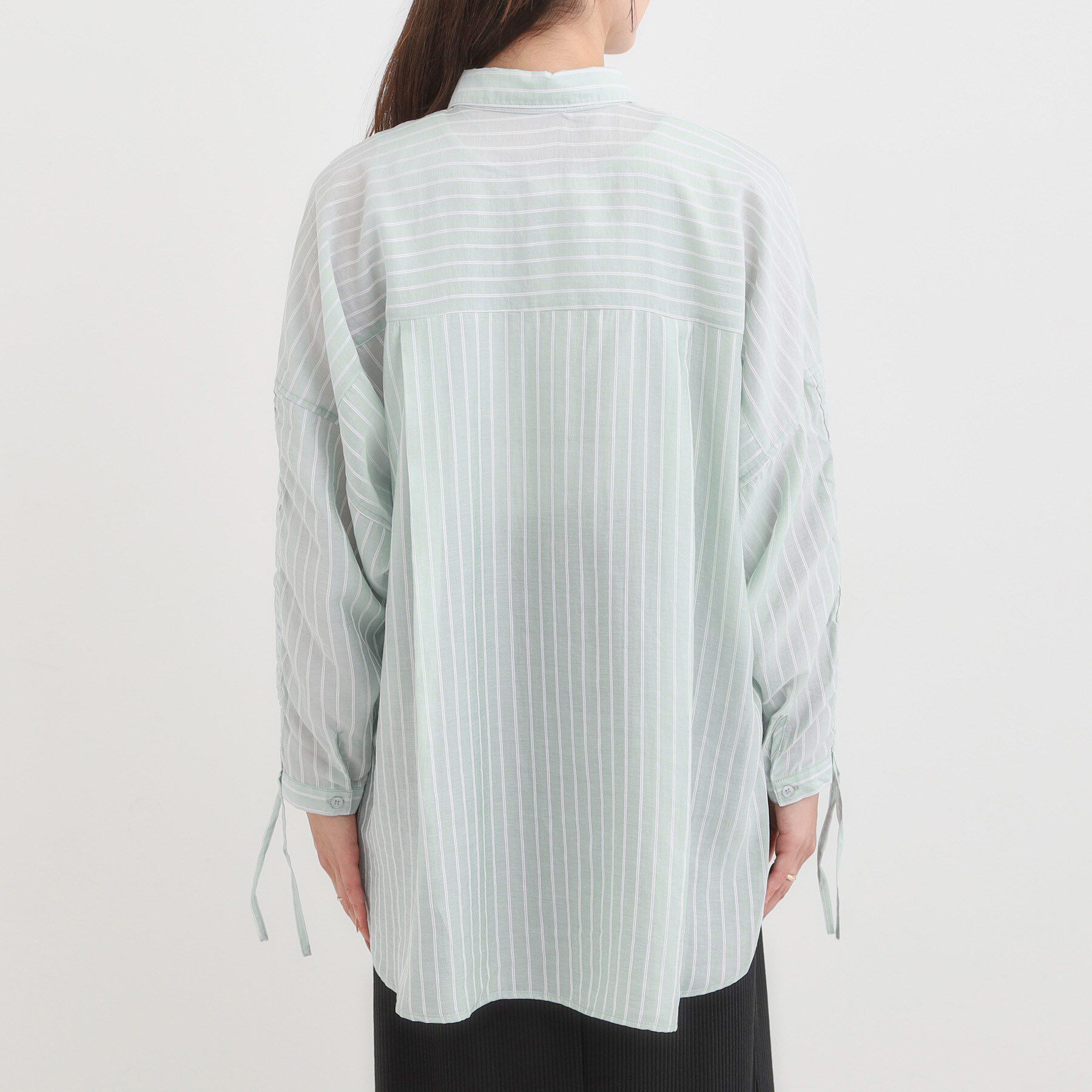 SHOO･LA･RUE「【S-LL/ひんやり】程よい透け感 ストライプ柄 お袖ギャザーデザインシャツ」|シャツ・ブラウス|