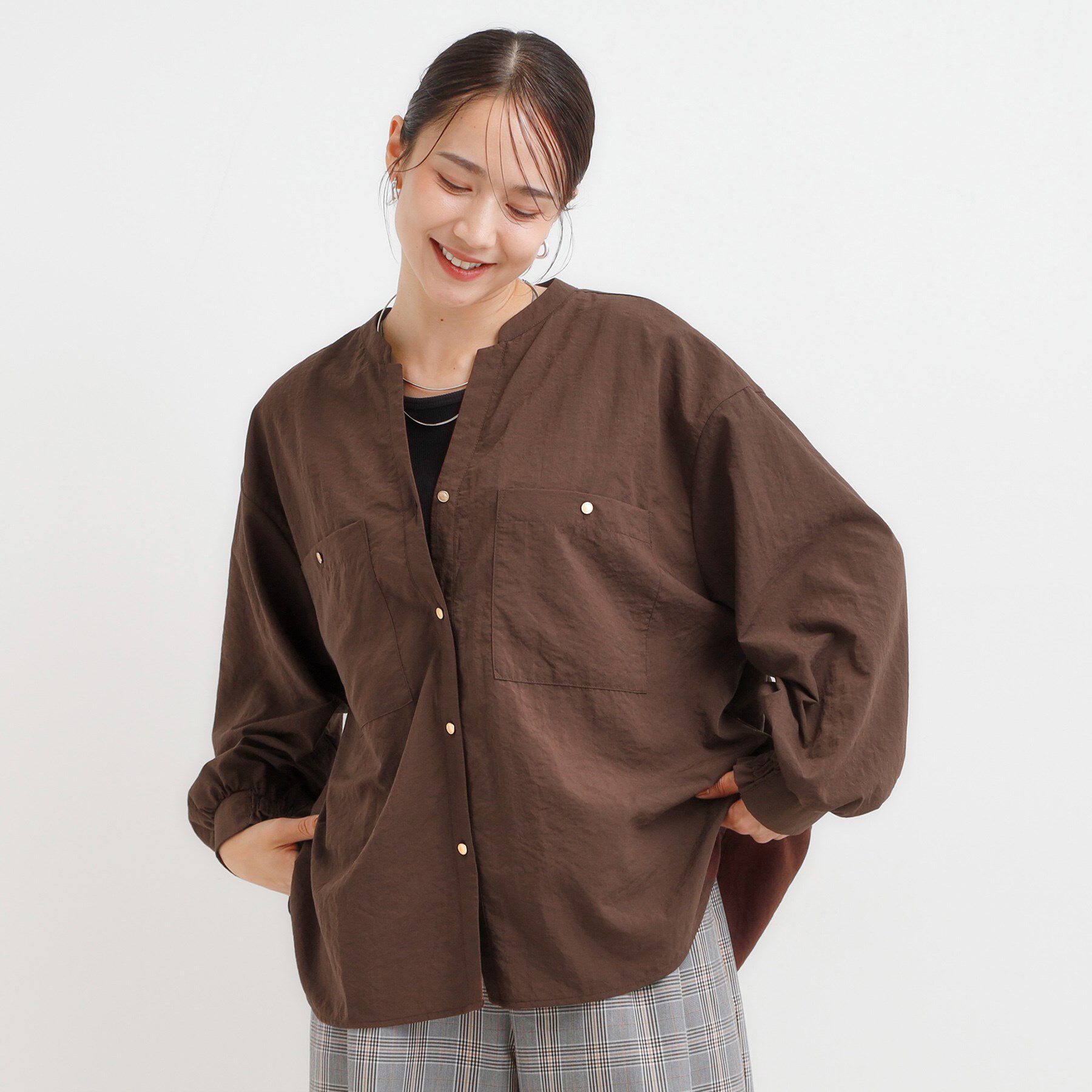 SHOO･LA･RUE「【洗える/S-LL】羽織りにもなる ビックポケットVネックシャツ」|シャツ・ブラウス|