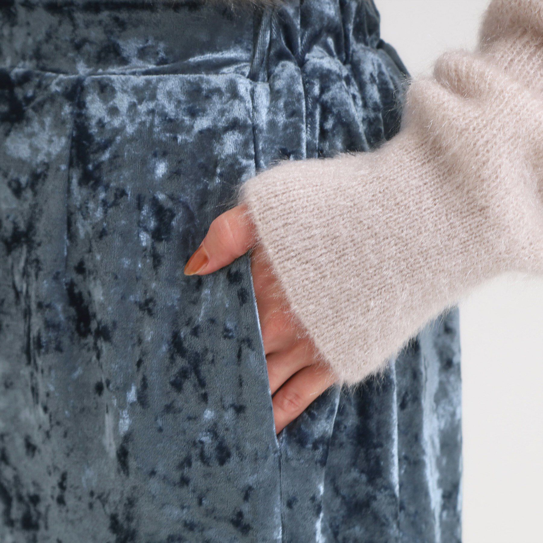 SHOO･LA･RUE「【S-LL】光沢感が華やかに ベロア調ナロースカート」|スカート|