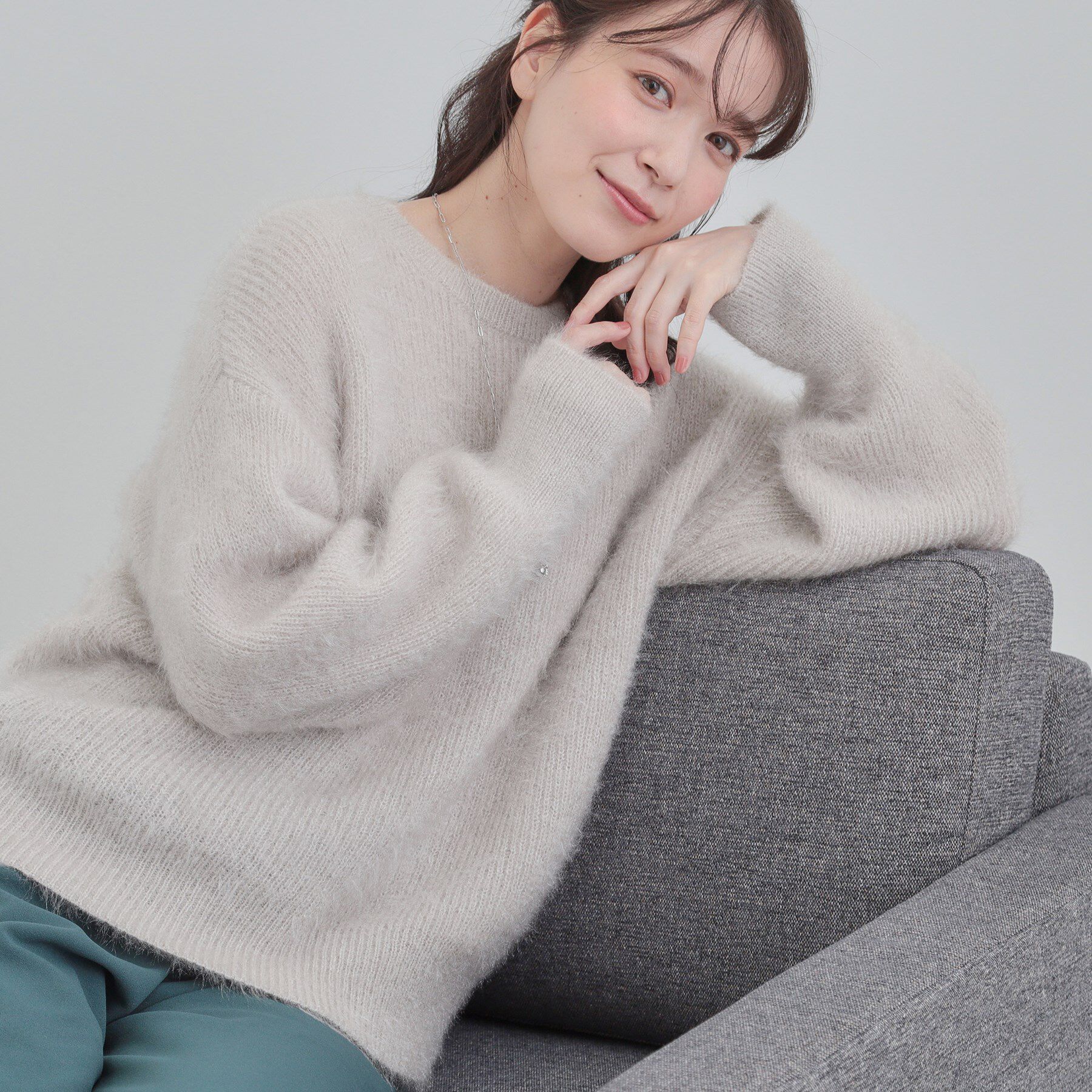 SHOO･LA･RUE「【S-LL/ゆったり】ふわふわシャギー 大人レディなニット」|ニット・セーター|グレージュ(050)