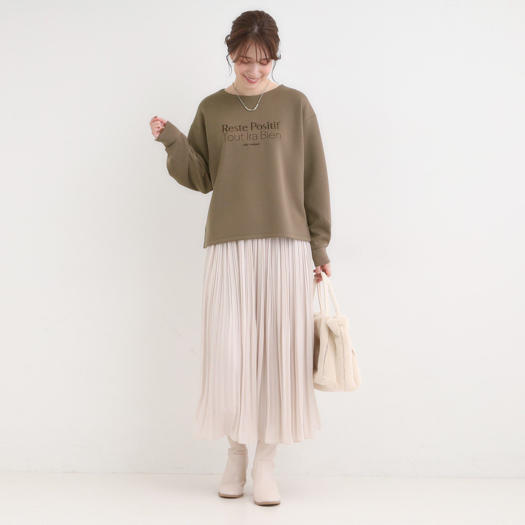 SHOO･LA･RUE「【S-LL】大人のデイリースタイルに お袖タック フェイクパール付きトップス」|Tシャツ・カットソー|