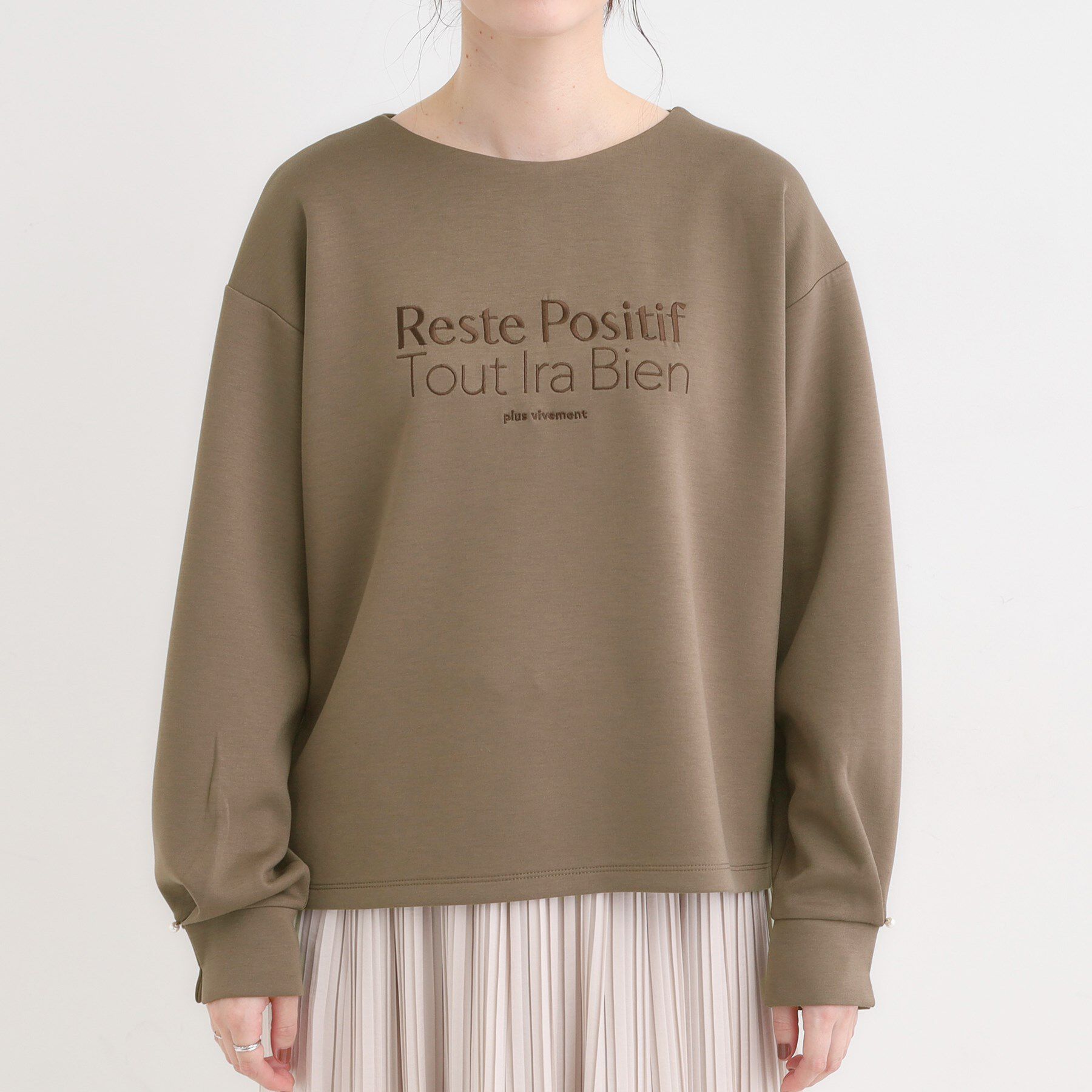 SHOO･LA･RUE「【S-LL】大人のデイリースタイルに お袖タック フェイクパール付きトップス」|Tシャツ・カットソー|