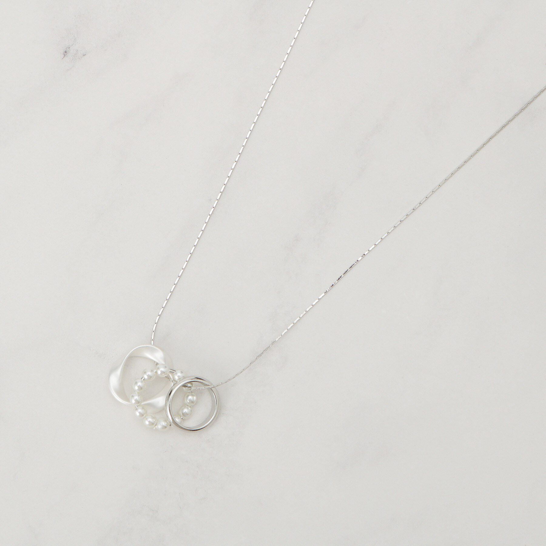SHOO･LA･RUE「フェイクパールミニリングネックレス」|ネックレス|シルバー(006)