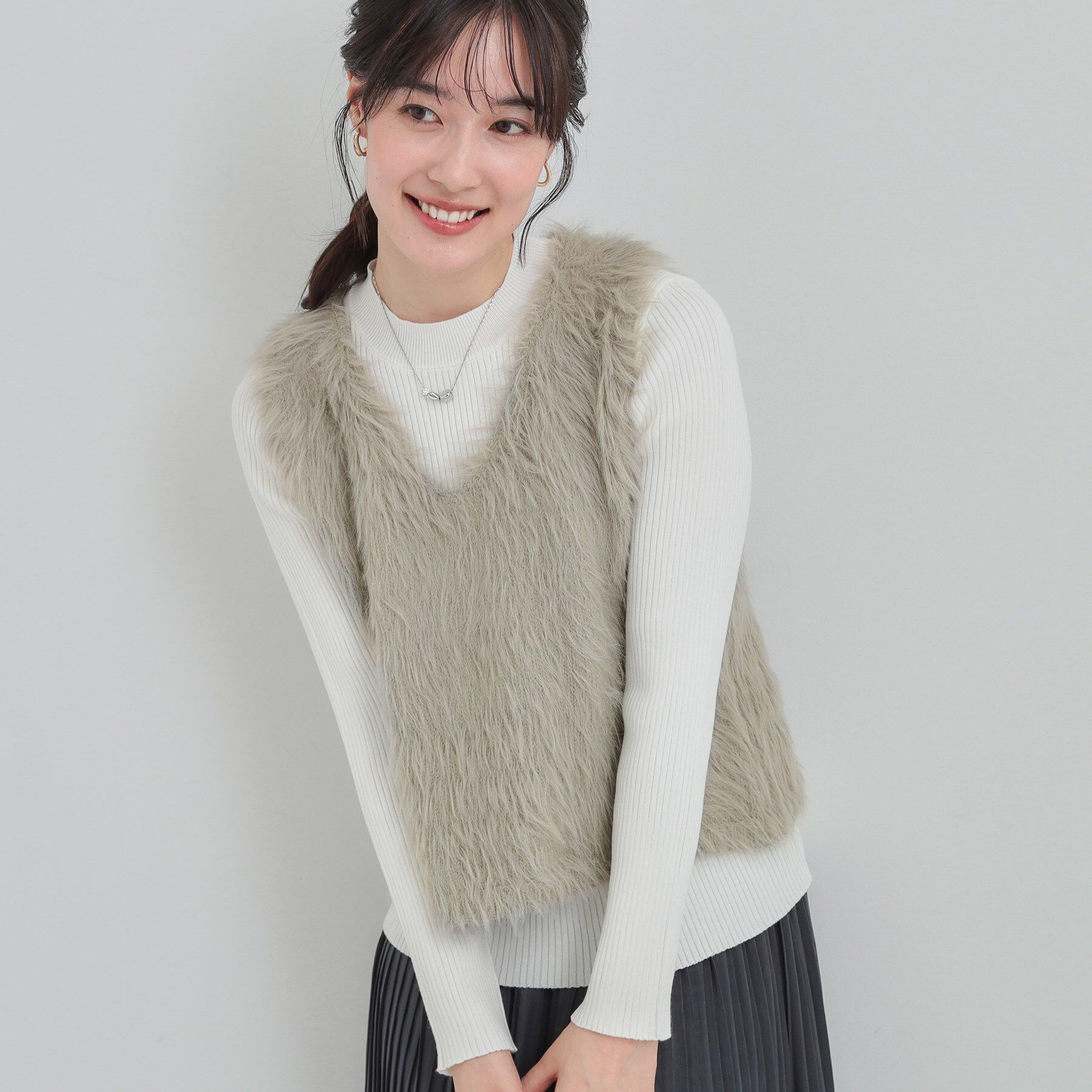 SHOO･LA･RUE「【S-LL/2点セット】着るだけでコーデが決まる フェザーニットベスト&times;リブニット」|その他|グレージュ(050)