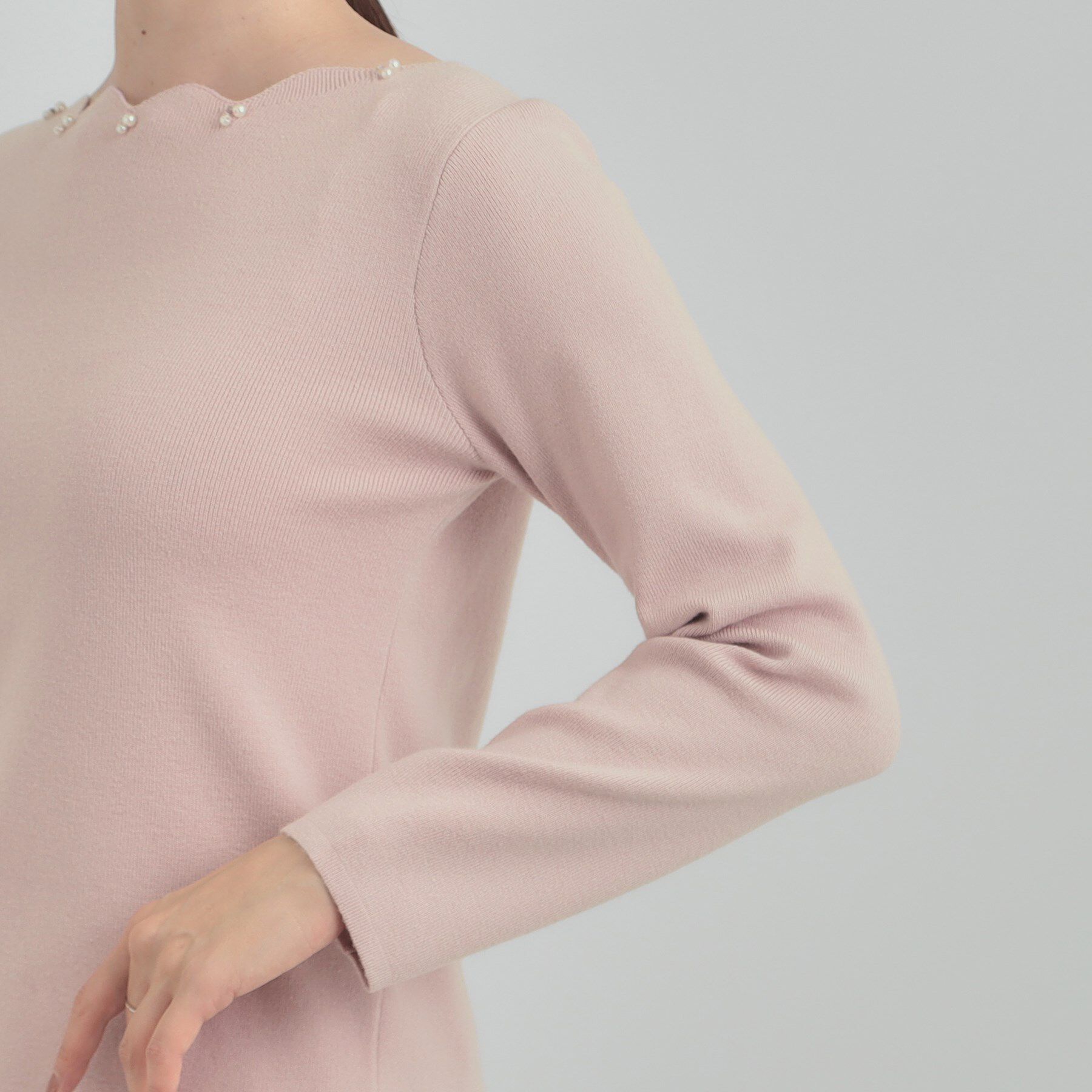 SHOO･LA･RUE「【洗濯機可/S-LL】スカラップネックが上品な ビジュー付きニット」|ニット・セーター|