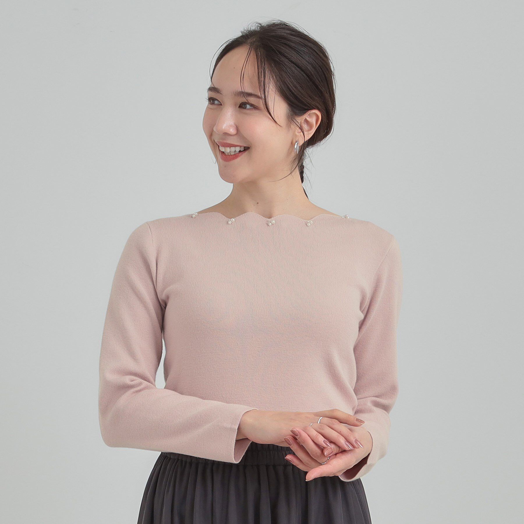 SHOO･LA･RUE「【洗濯機可/S-LL】スカラップネックが上品な ビジュー付きニット」|ニット・セーター|