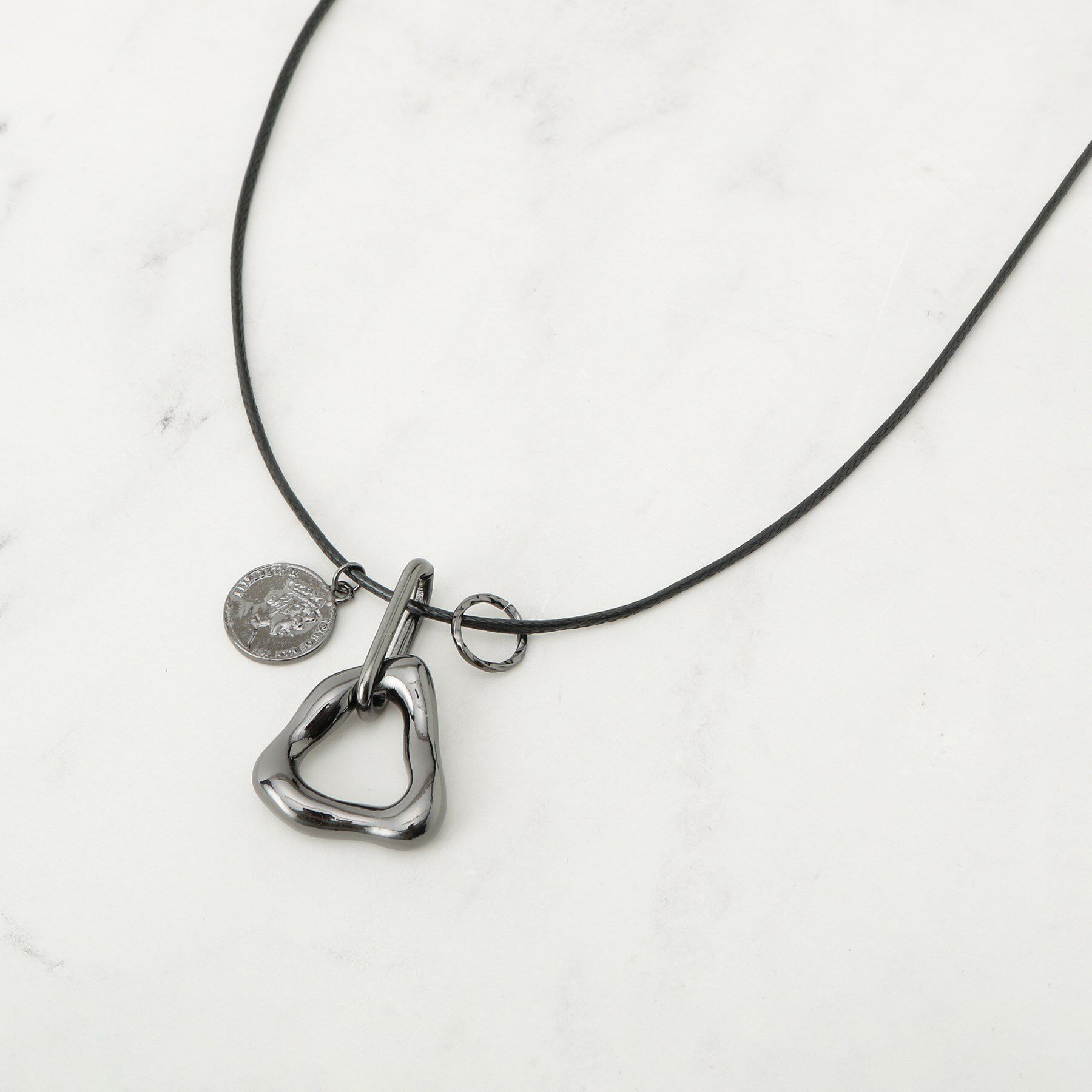 SHOO･LA･RUE「ハートコインひもネックレス」|ネックレス|ブラック(019)