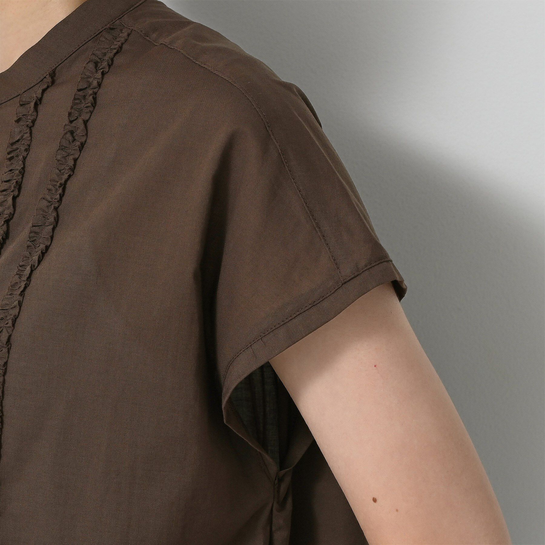 Dessin「【洗える】スタンドカラーフリルブラウス」|シャツ・ブラウス|