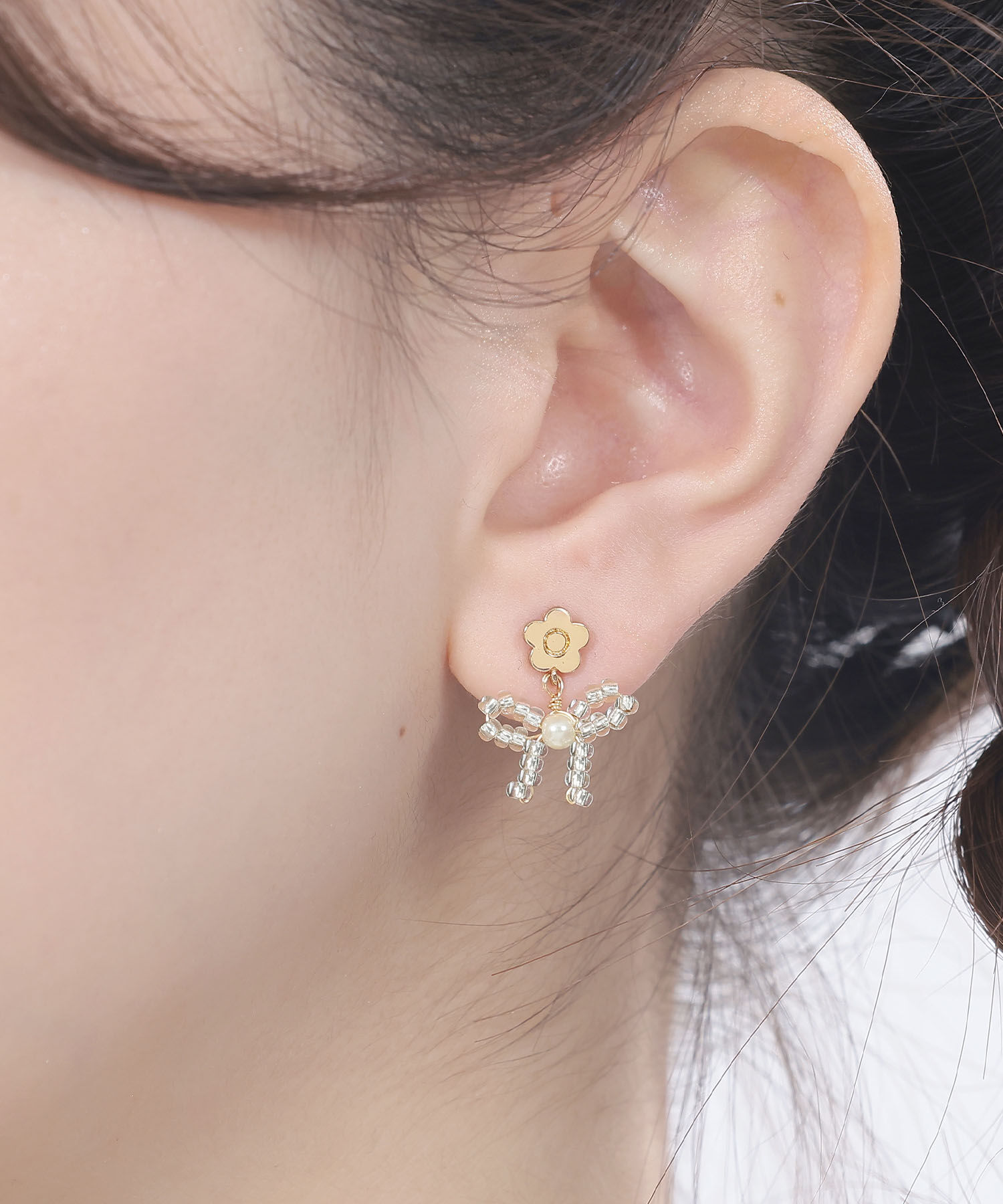 MARY QUANT「ビーズプチリボン ピアス」|ピアス|ホワイト