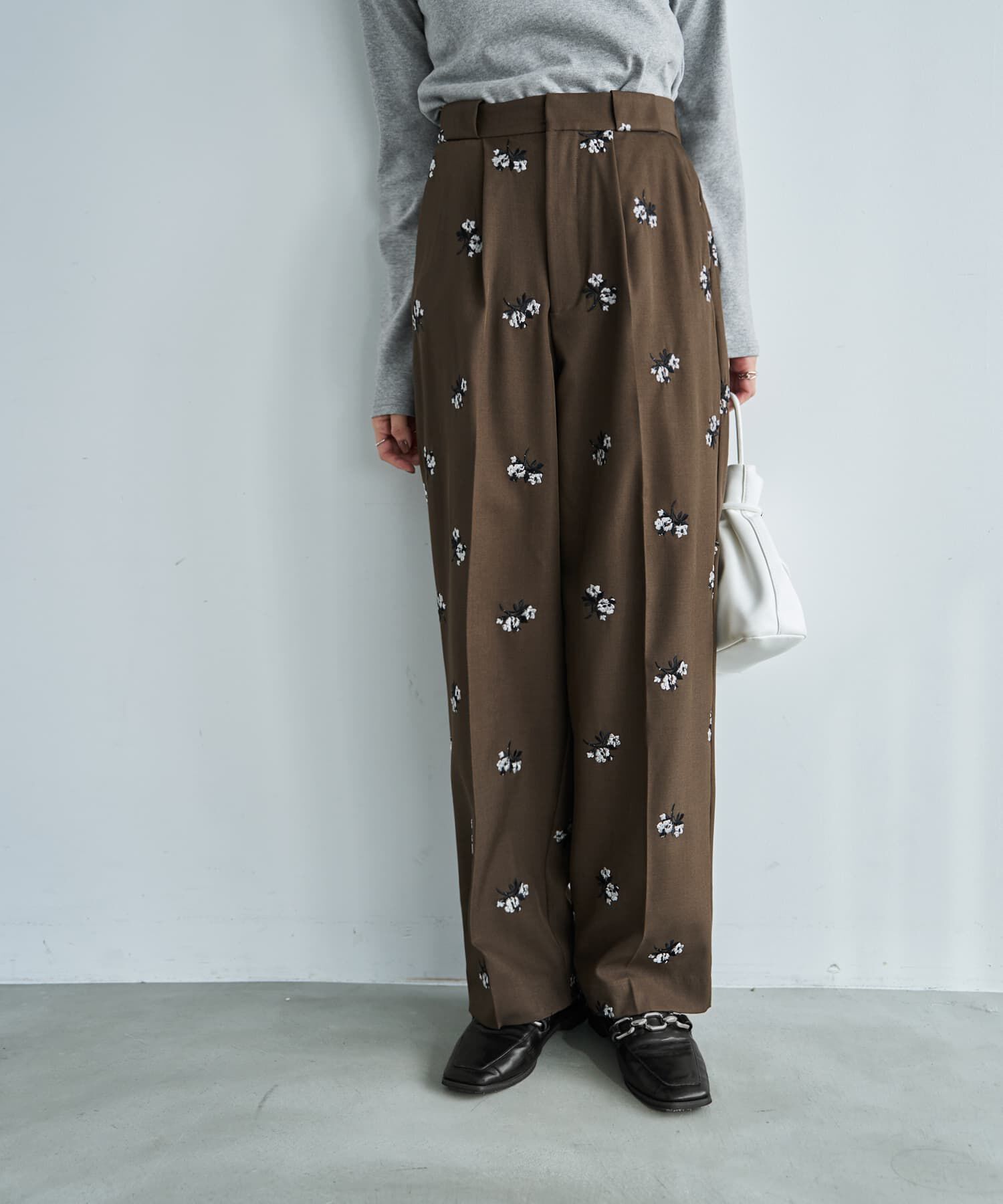 STYLE DELI「【B&S別注】エンブロイダリータックパンツ」|その他|ブラウン