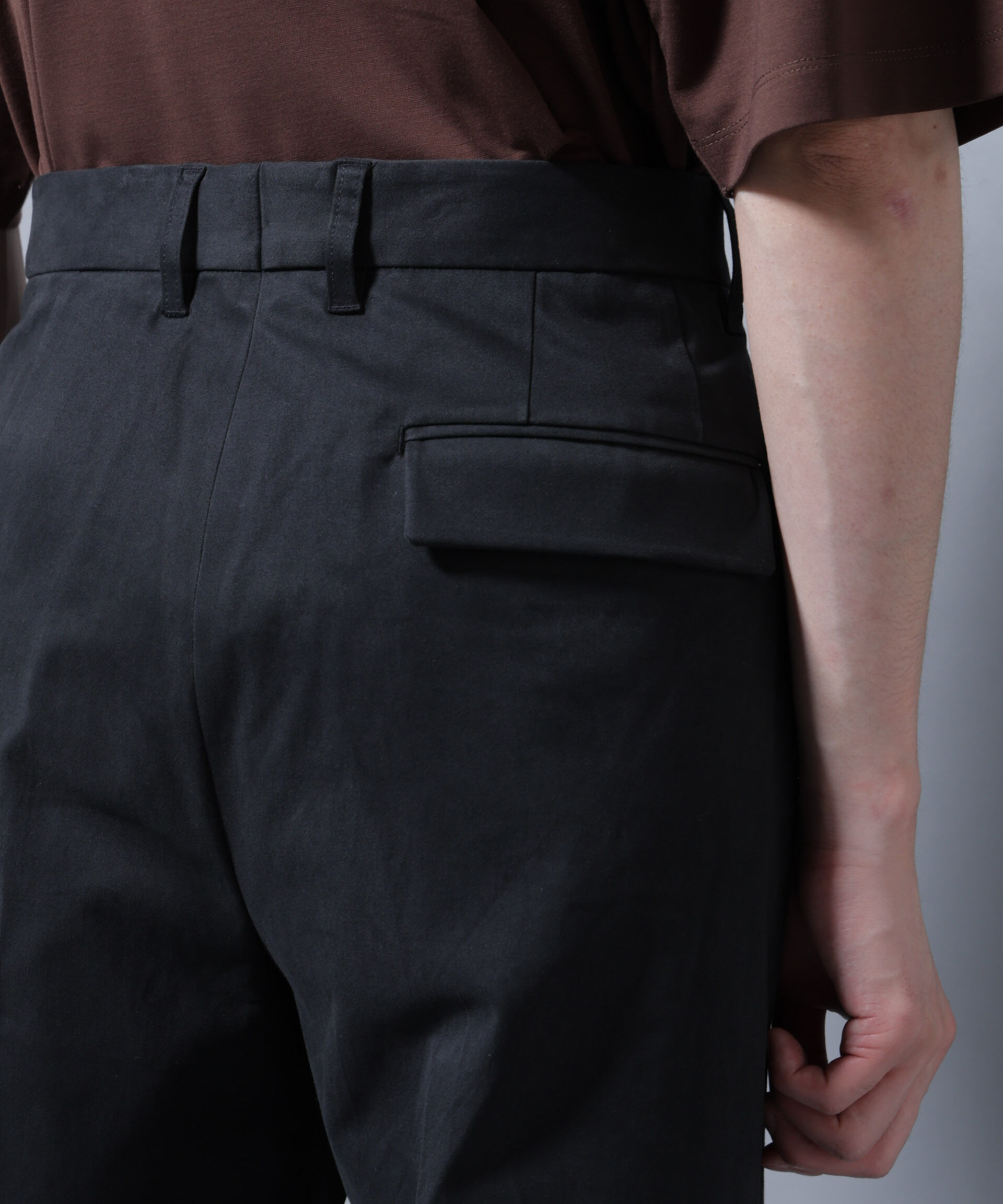 nano･universe「ピーチサテン ストレートフィット トラウザーズ」|チノ|