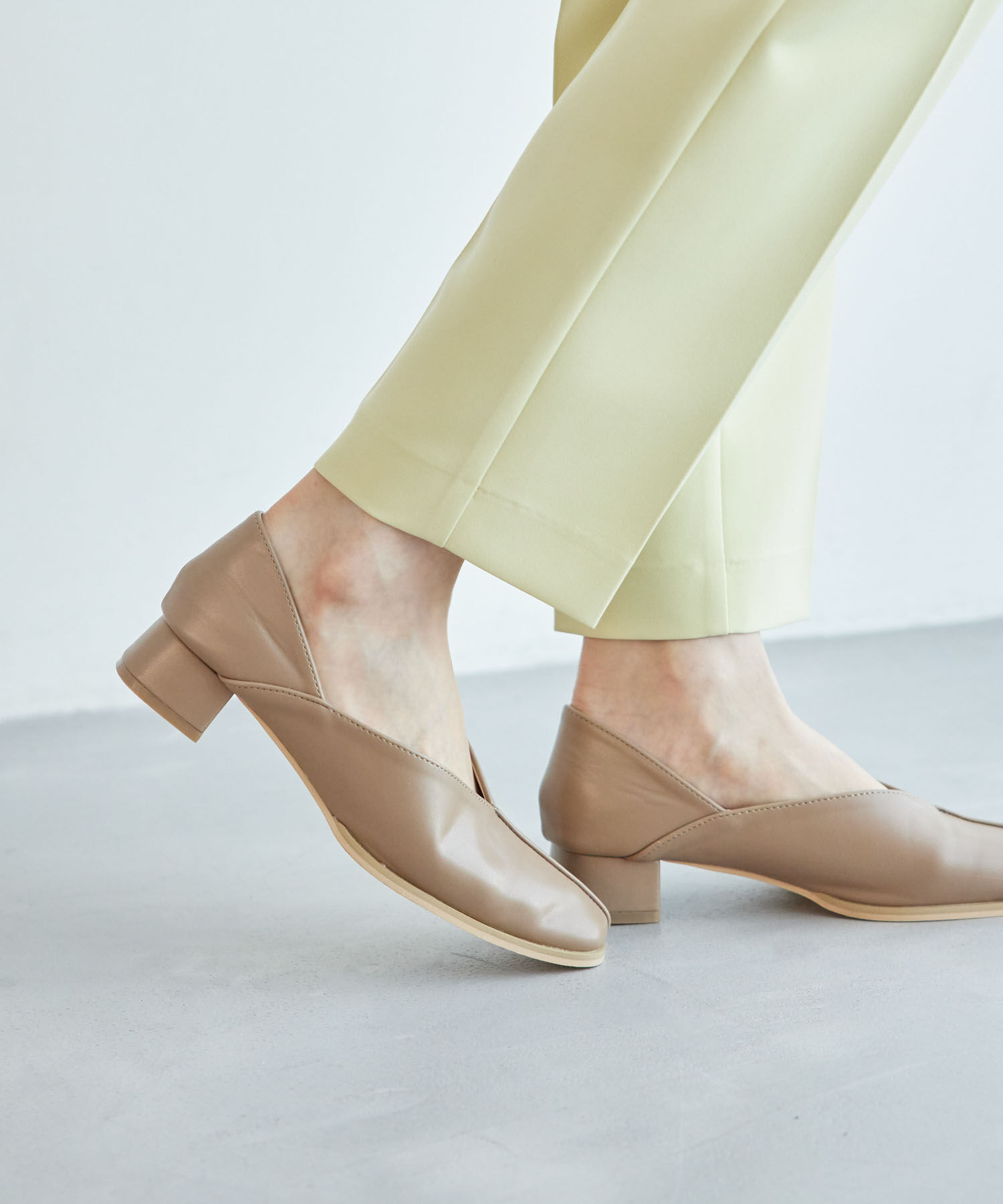 ROPE PICNIC PASSAGE「【新色追加】スクエアトゥセンターシーム甲深バブーシュ」|パンプス|ベージュ(27)