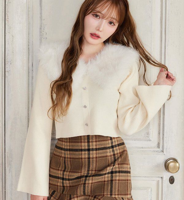  「衿ファーキラキラ釦ニット」|ニット・セーター|