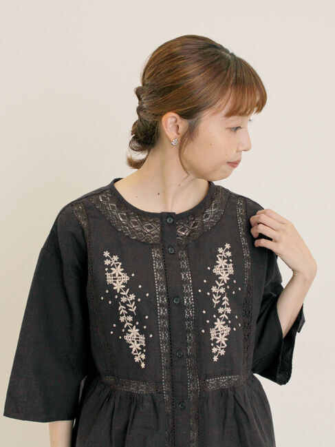 Samansa Mos2「花刺繍切替えブラウス」|シャツ・ブラウス|チャコールグレー