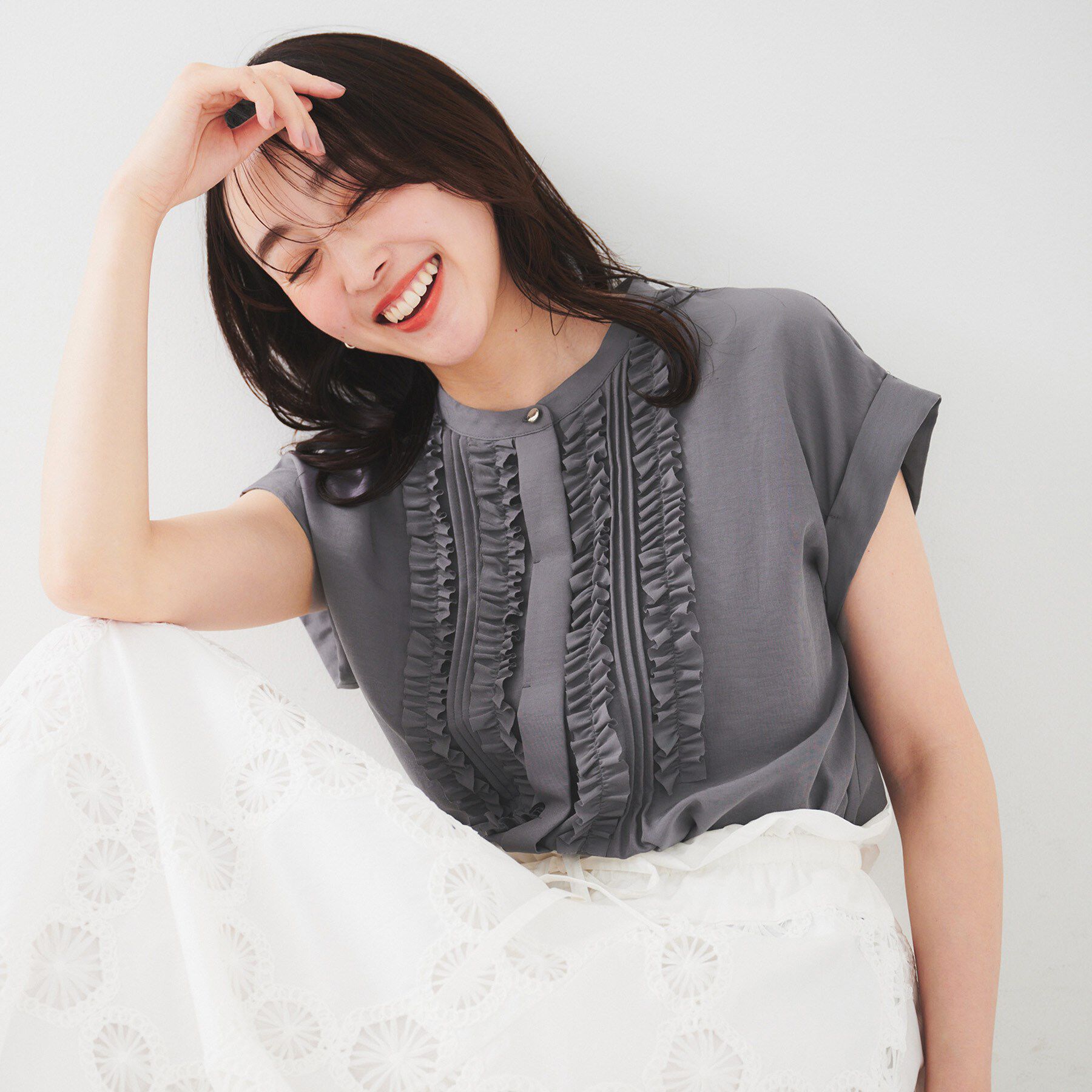 UNTITLED「【吸水速乾/UVケア】フィブリルフリルブラウス」|シャツ・ブラウス|チャコールグレー(0