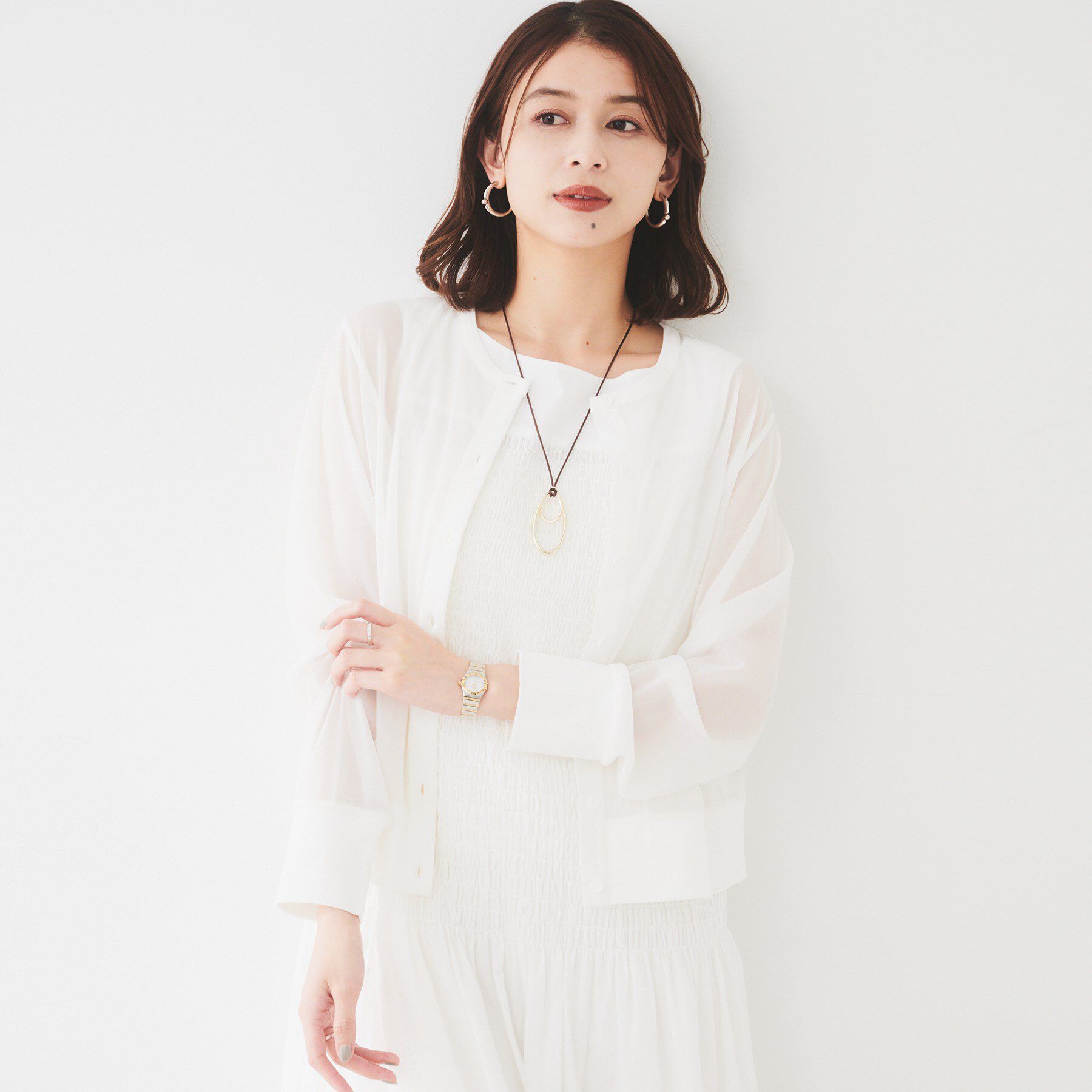 UNTITLED「【洗える/ストレッチ性/短丈】クルーネックシアーカーディガン」|カーディガン|オフホワイト(003