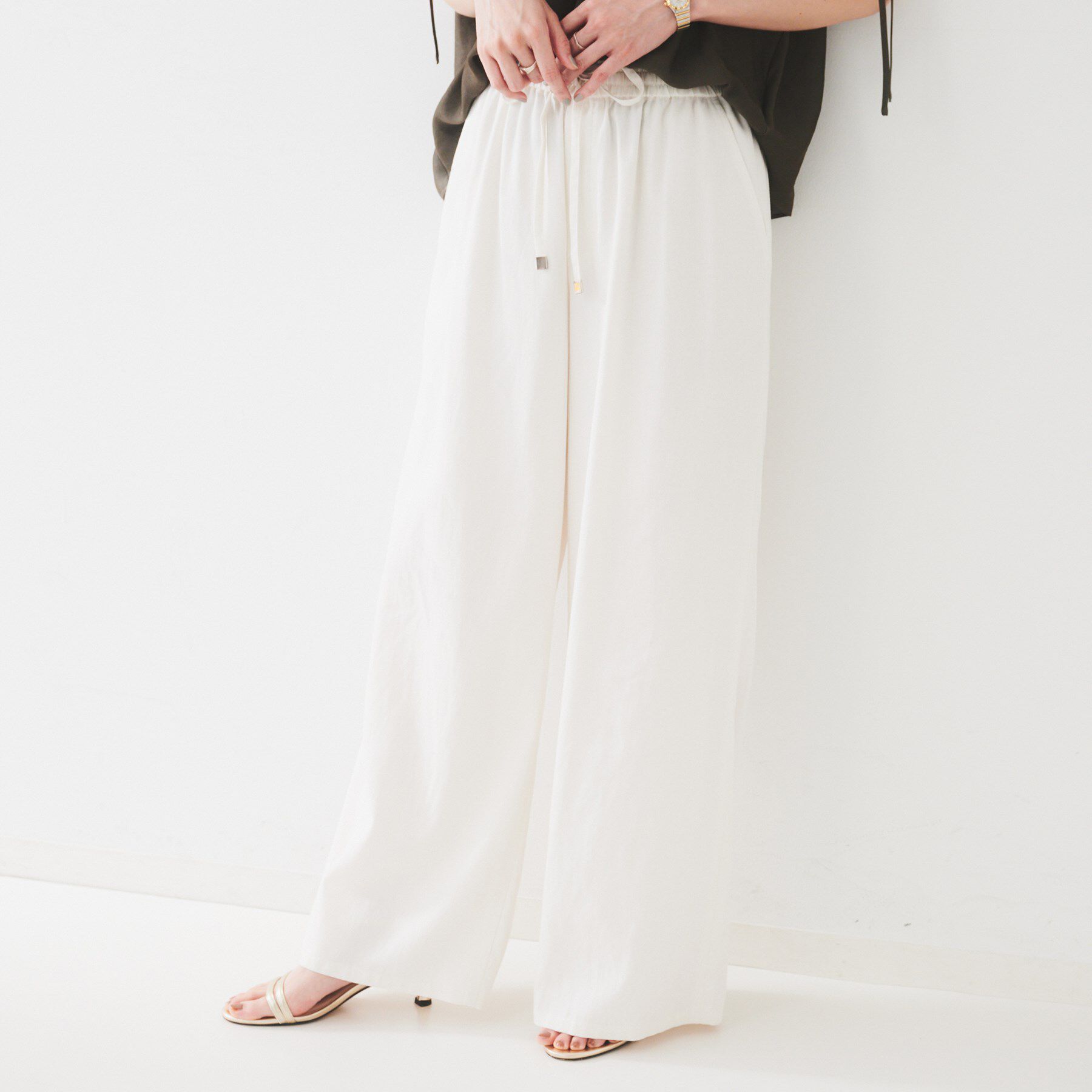 UNTITLED「【ウエストゴム/洗える/オンオフ】ドロストワイドパンツ」|その他|オフホワイト(003