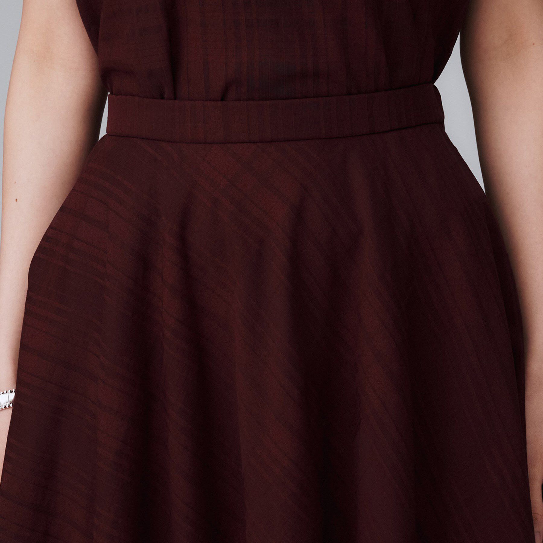 UNTITLED「【セットアップ可/後ろウエストゴム】シアーチェックスカート」|スカート|