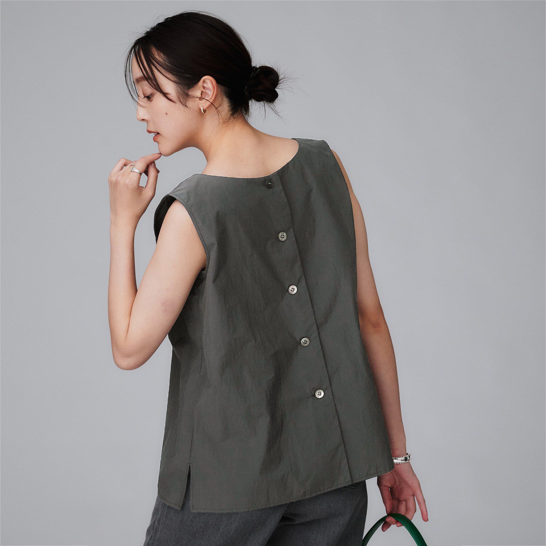 UNTITLED「【2WAY/セットアップ可/ノースリーブ/前ボタン】ファブリカブラウス」|シャツ・ブラウス|